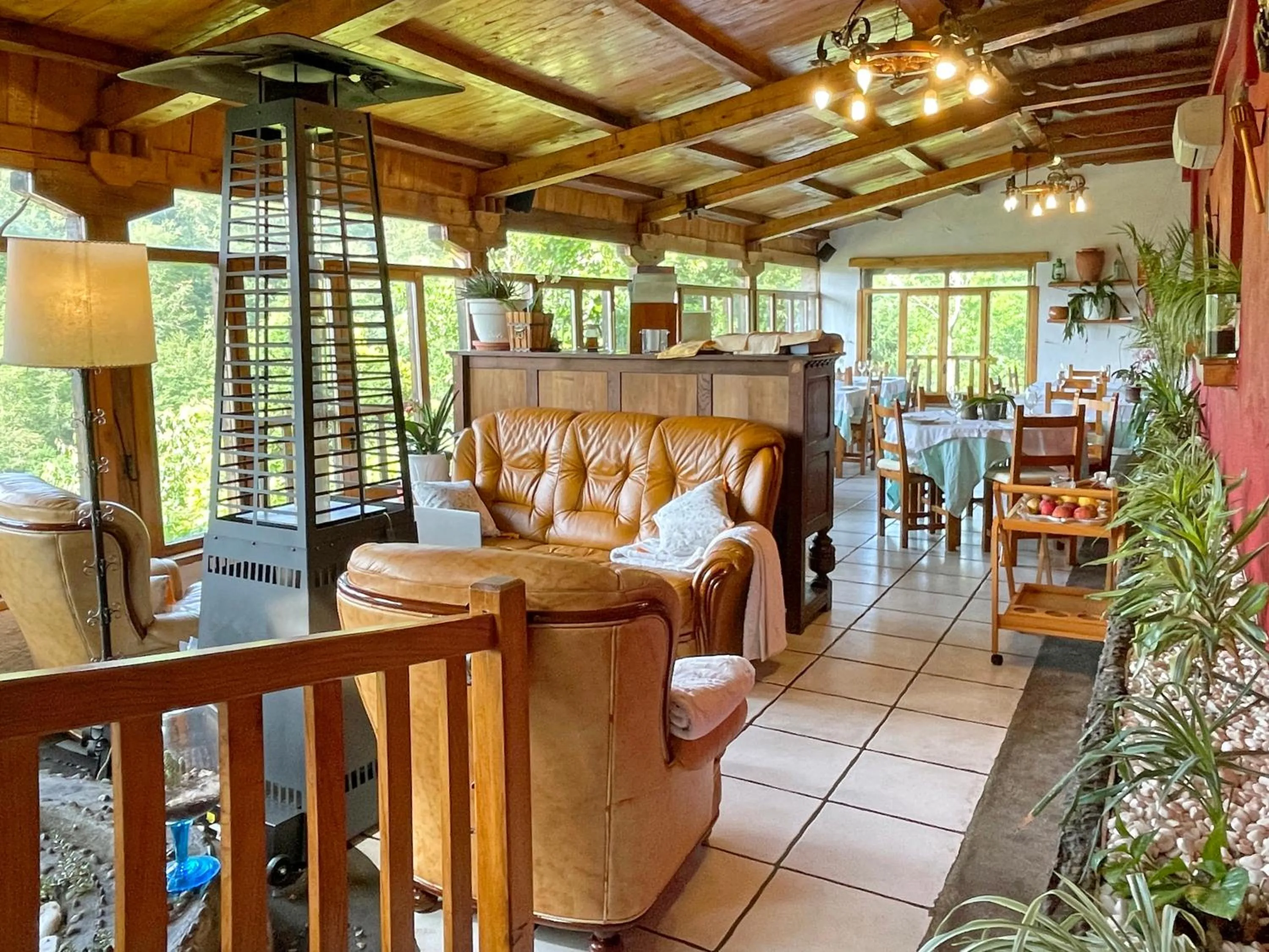 Restaurant/places to eat in Hotel Peruskenea