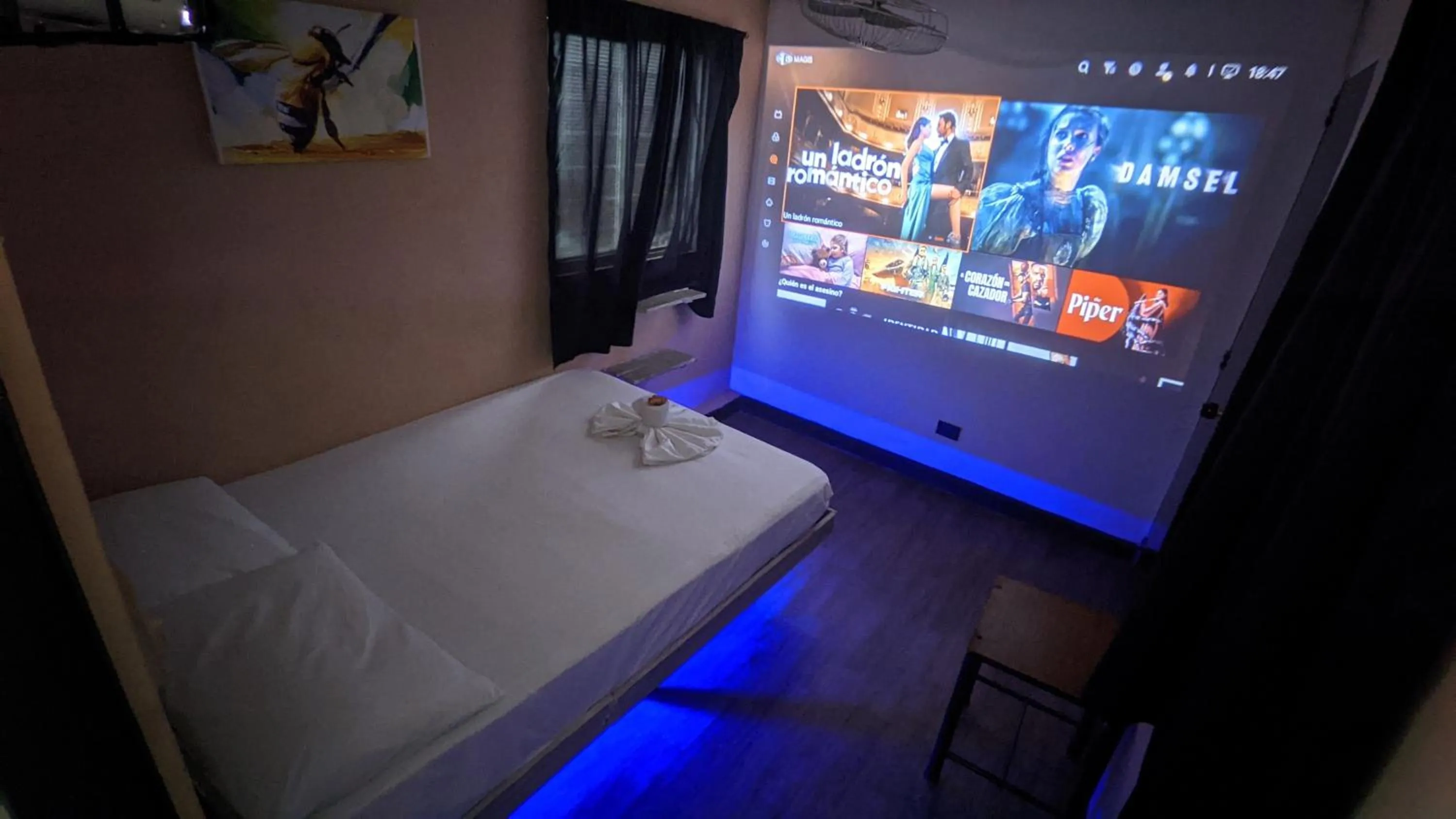 Communal lounge/ TV room, Bed in Hotel Grand ilama