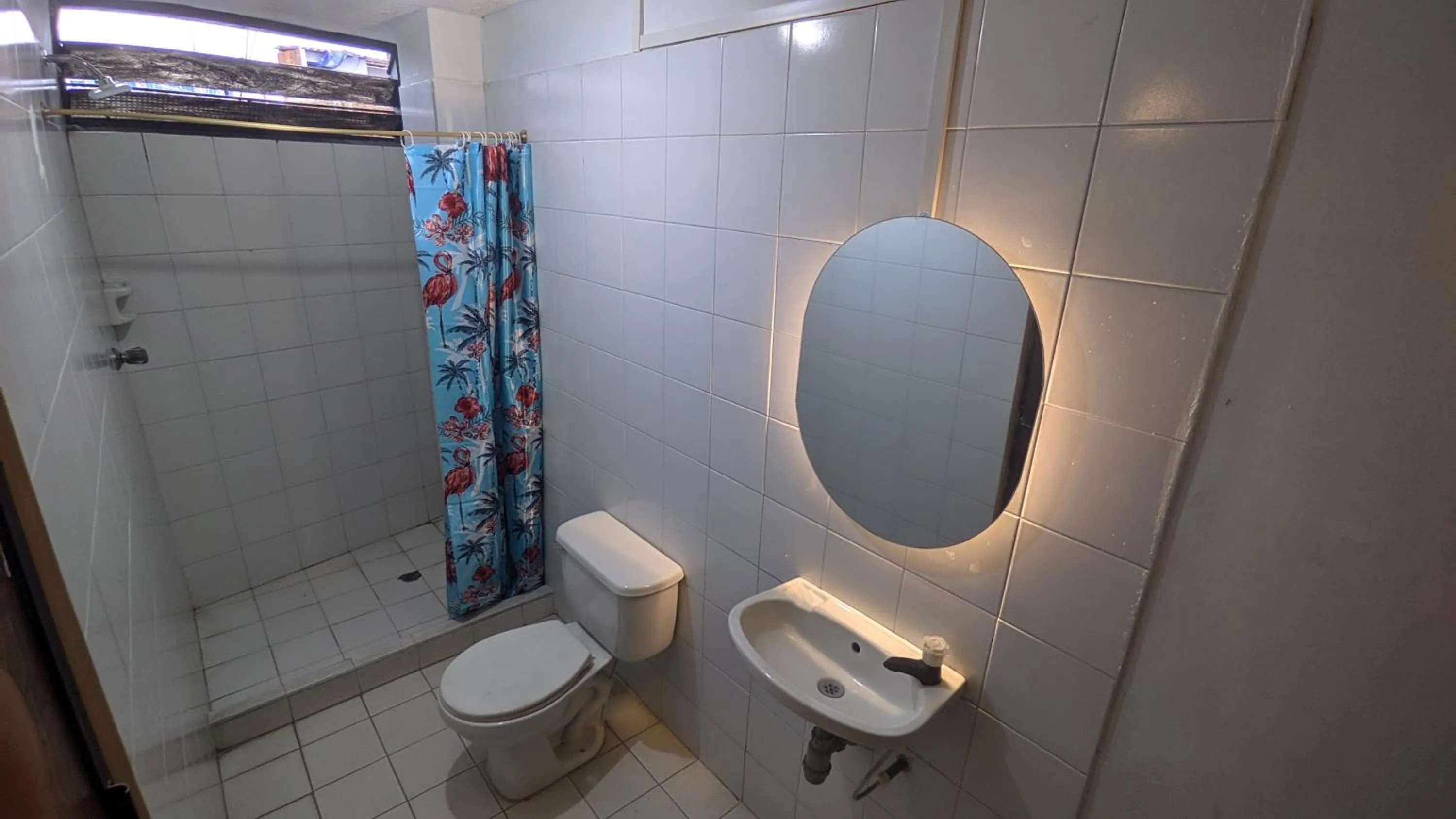 Shower in Hotel Grand ilama