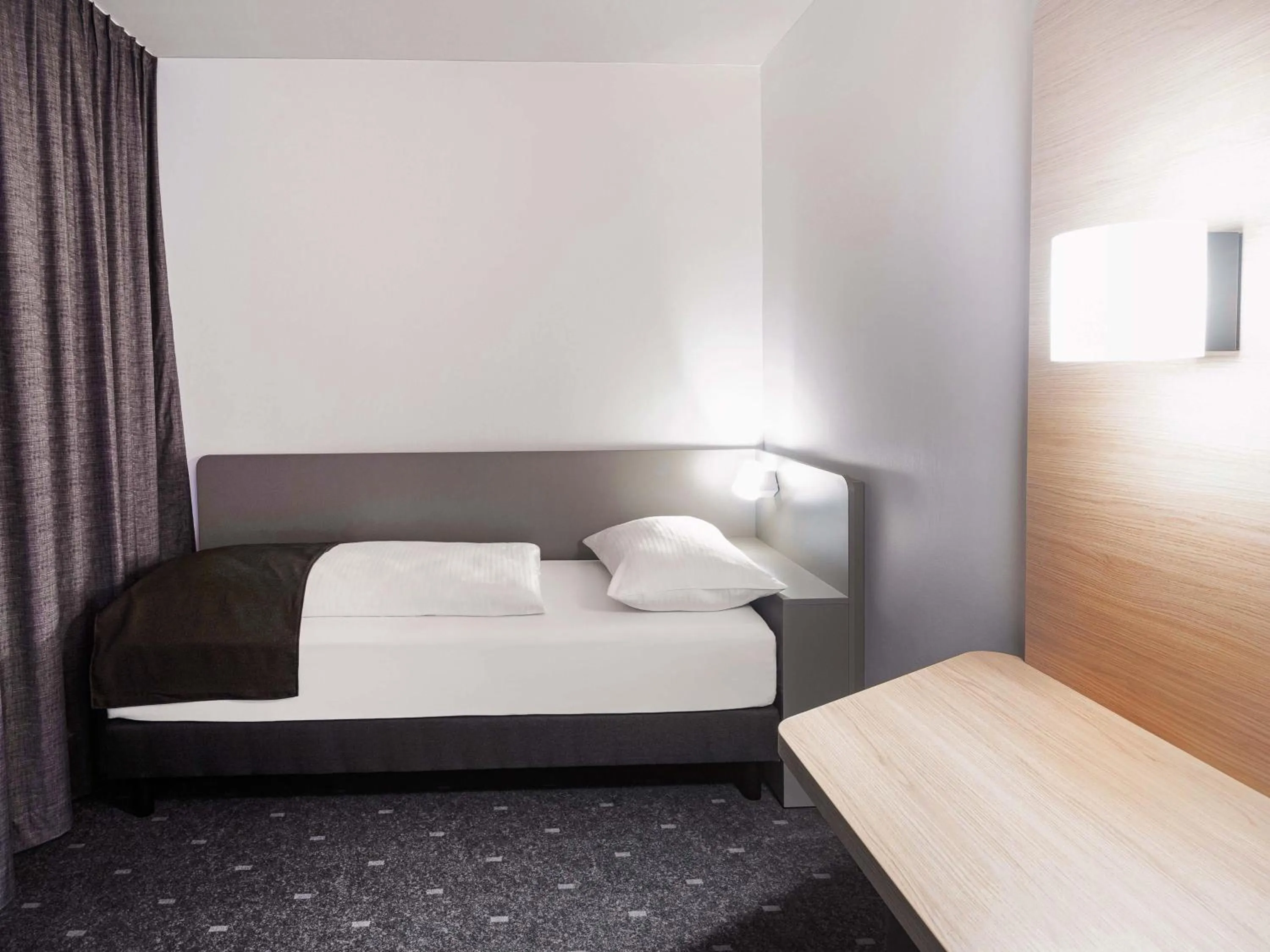 Photo of the whole room, Bed in B&B Hotel Dessau