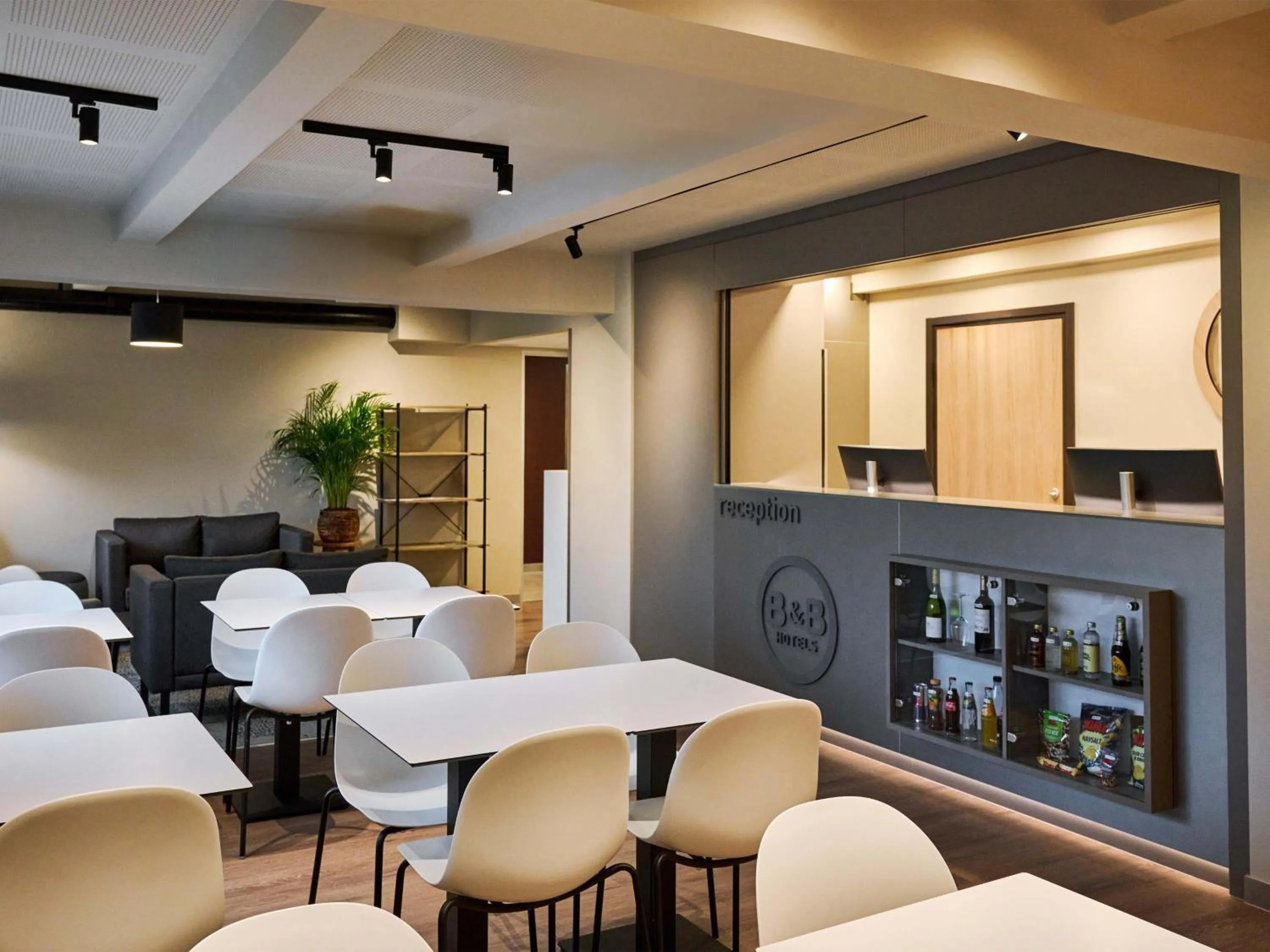 Lobby or reception in B&B HOTEL Vejle