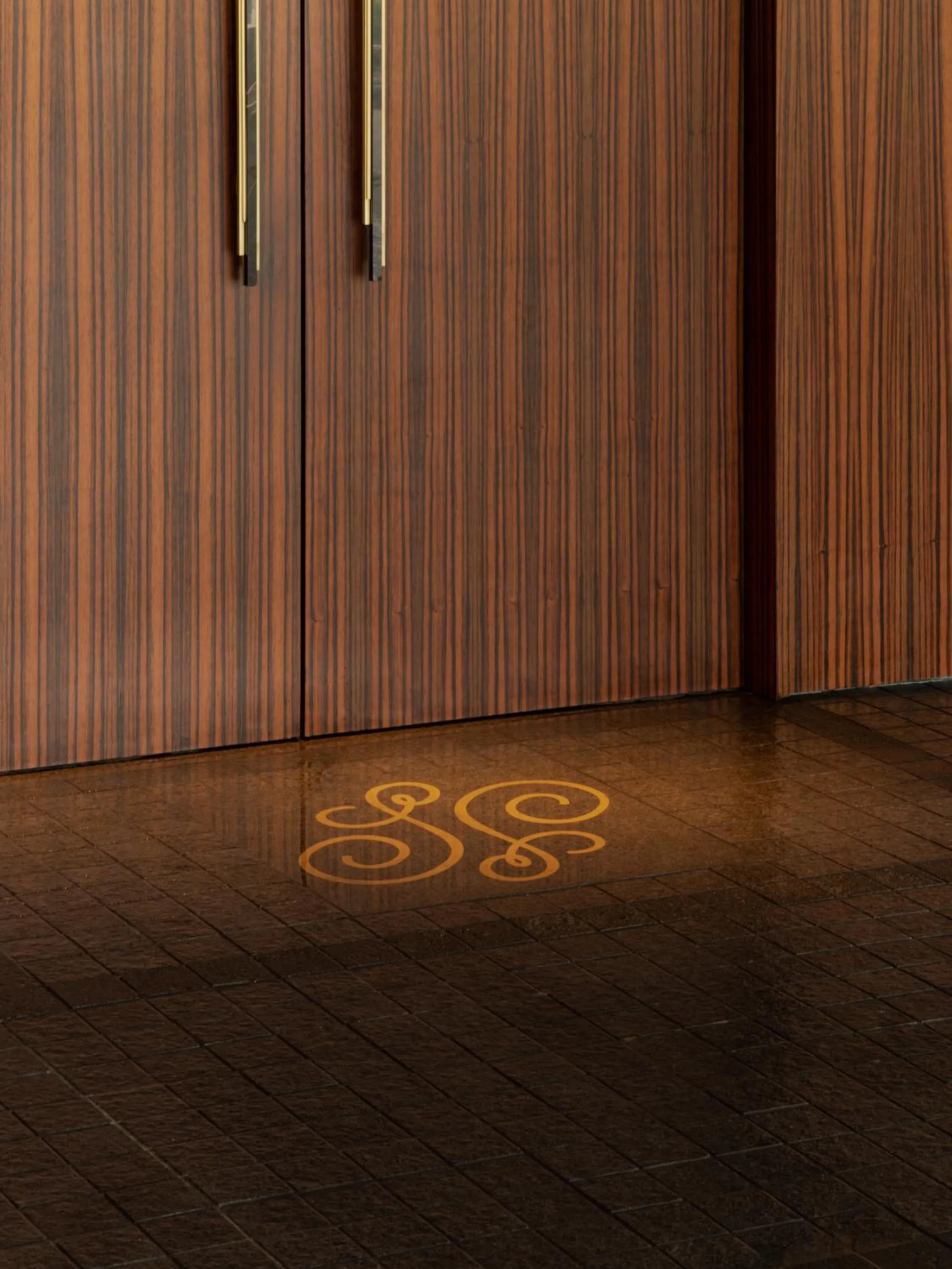 Facade/entrance in Hôtel Swexan