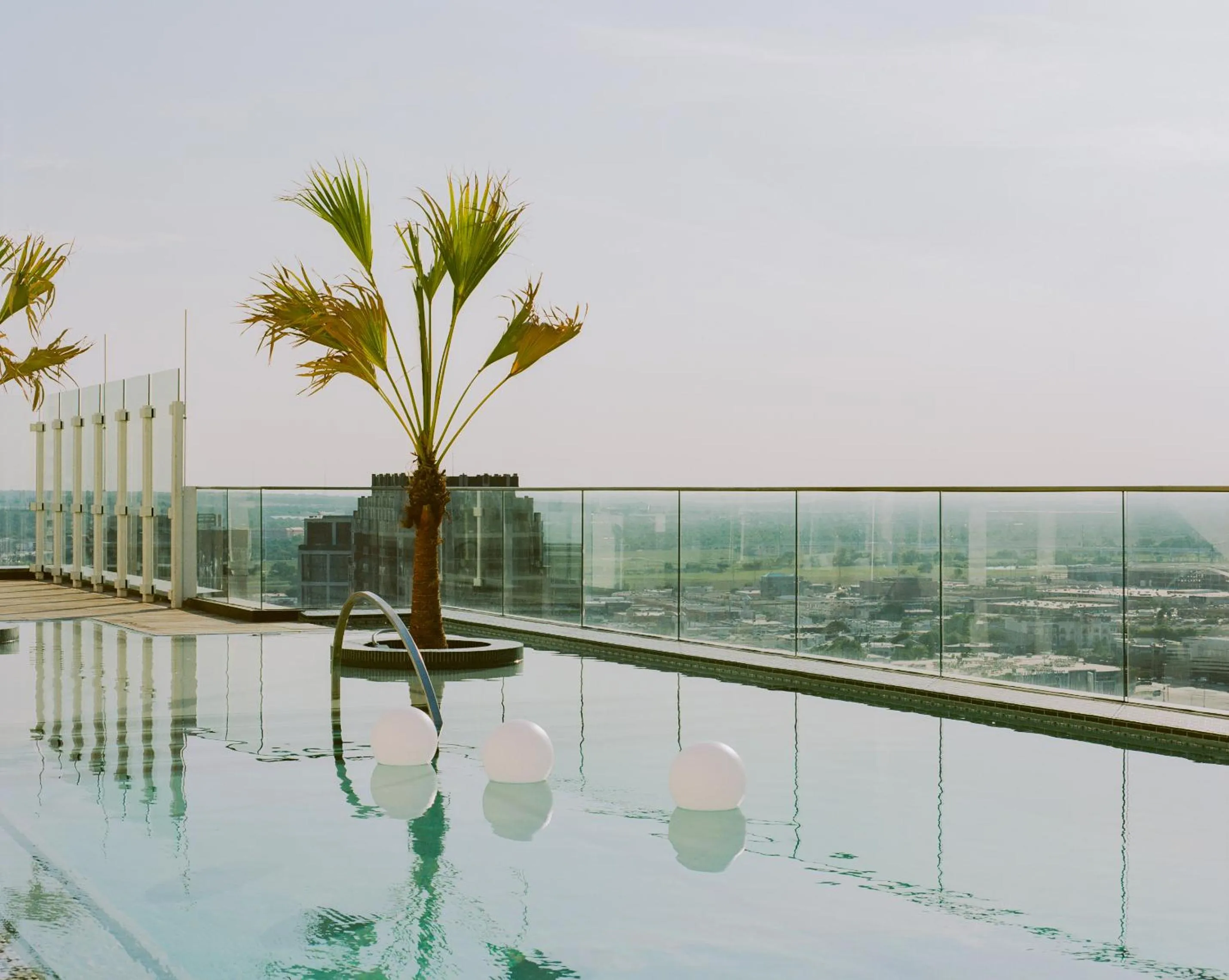 Swimming pool in Hôtel Swexan