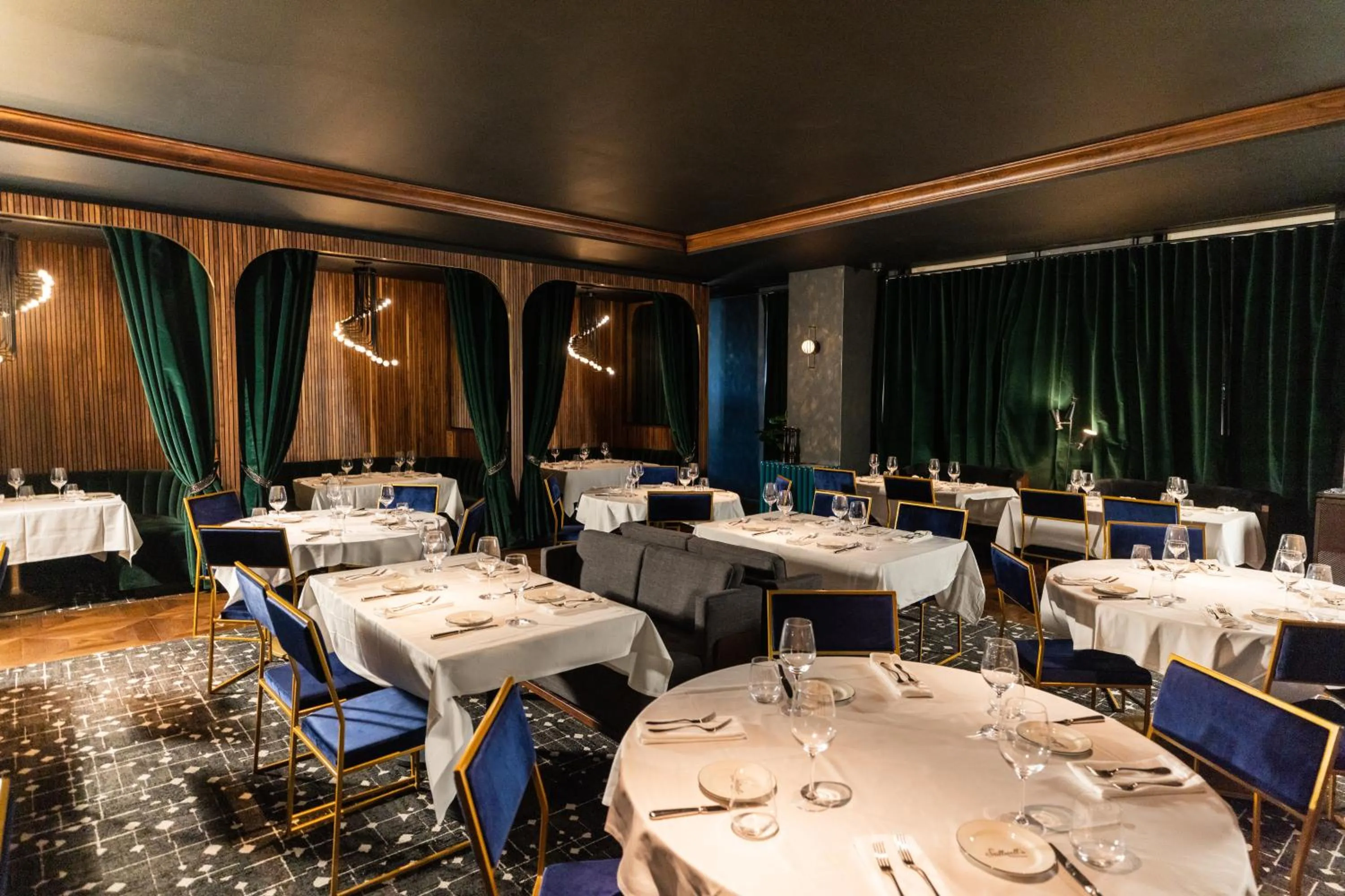 Restaurant/places to eat in Hôtel Swexan