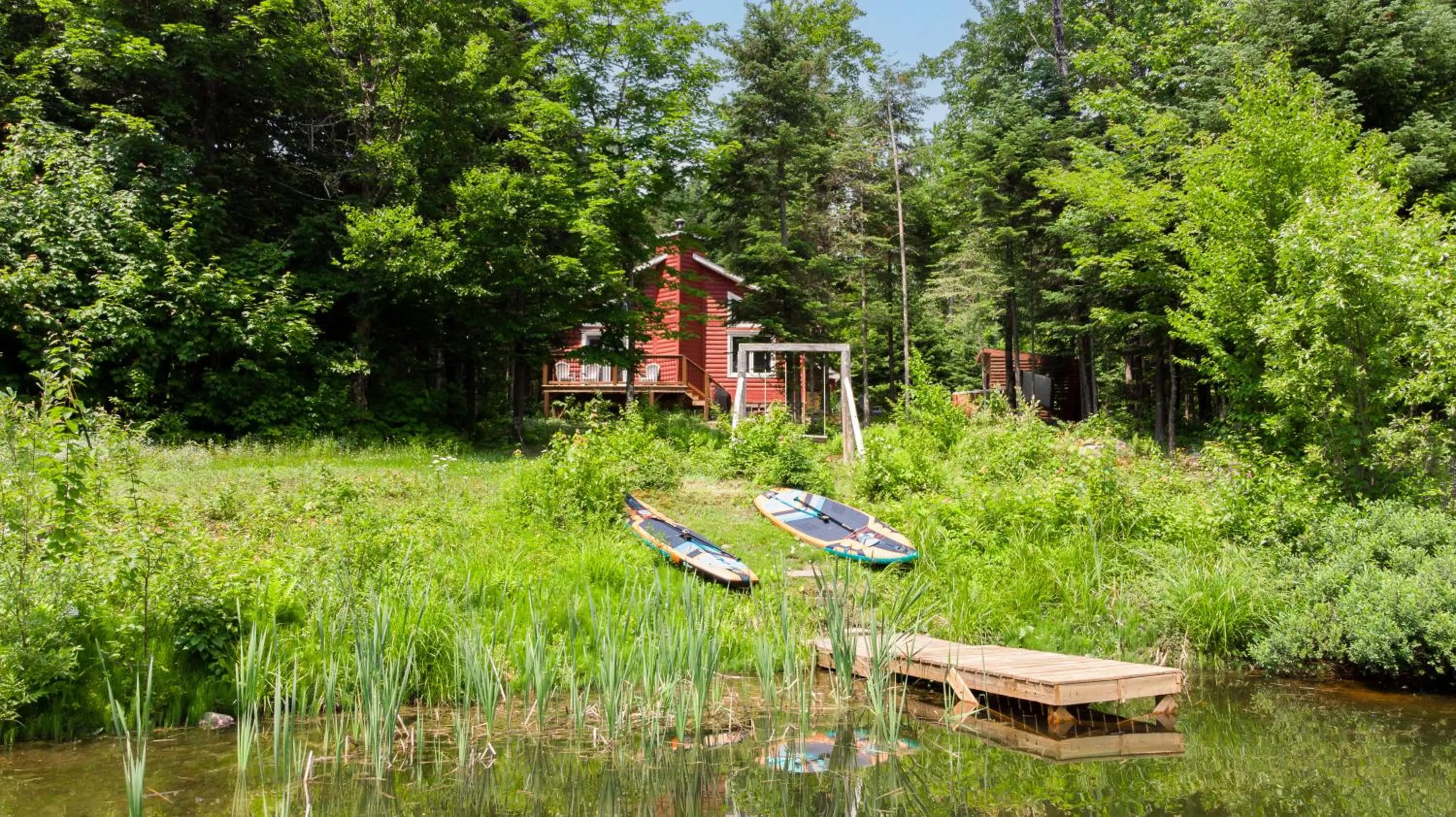 Natural landscape in Les Chalets Tourisma - Chalet dans les bois avec lac privé - Le Colibri