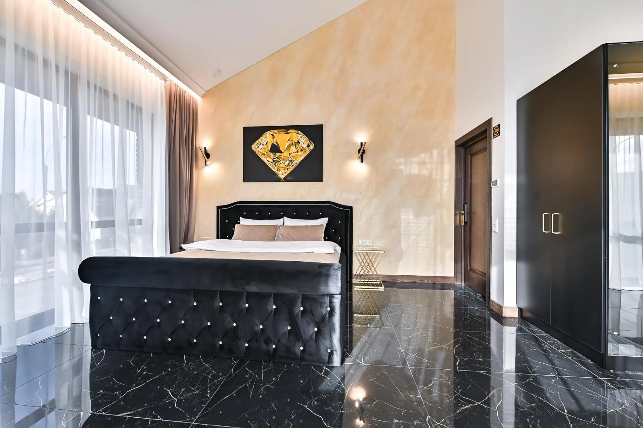 Bed in Diamond svečių namai