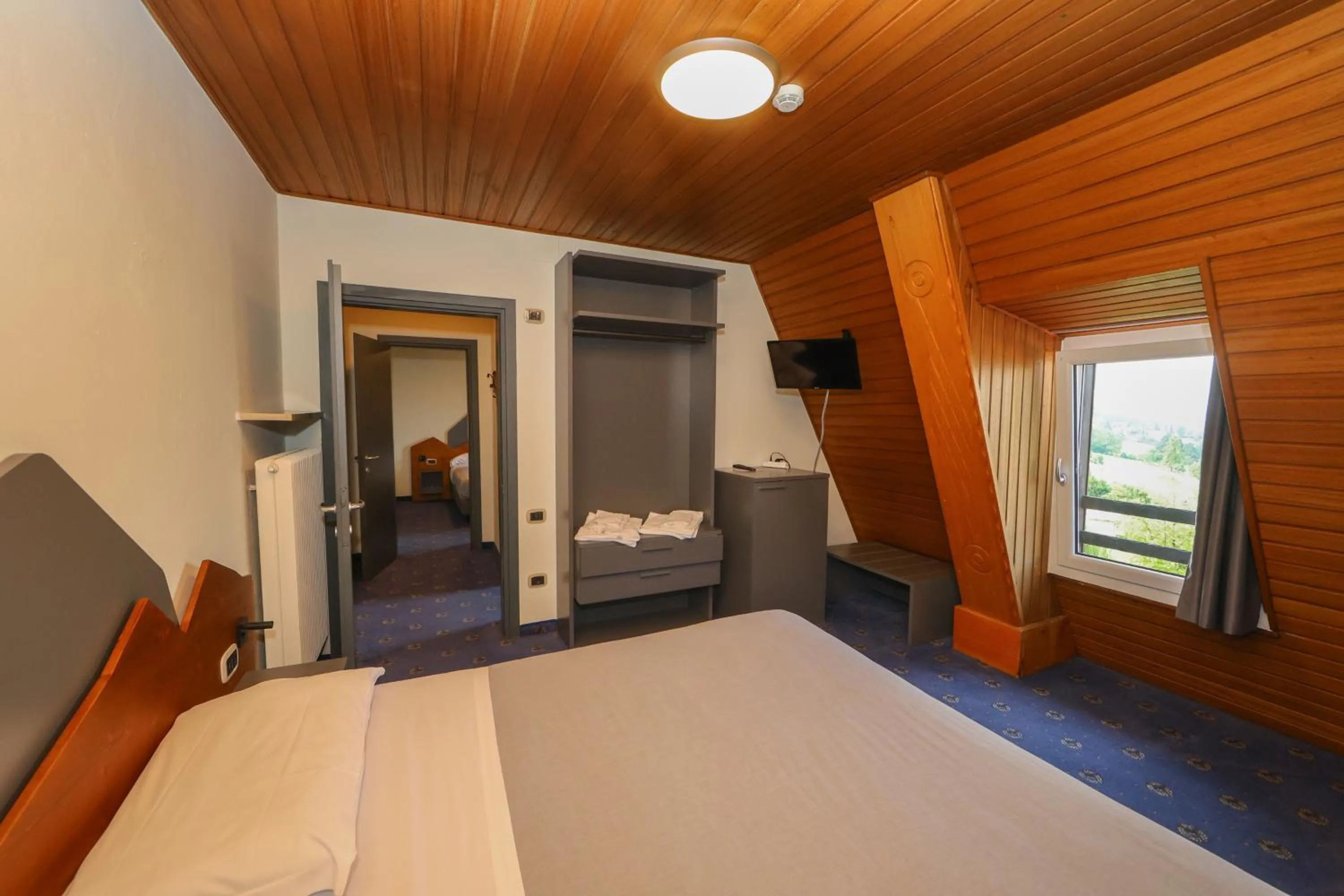 Photo of the whole room, Bed in Hotel Regina del Bosco