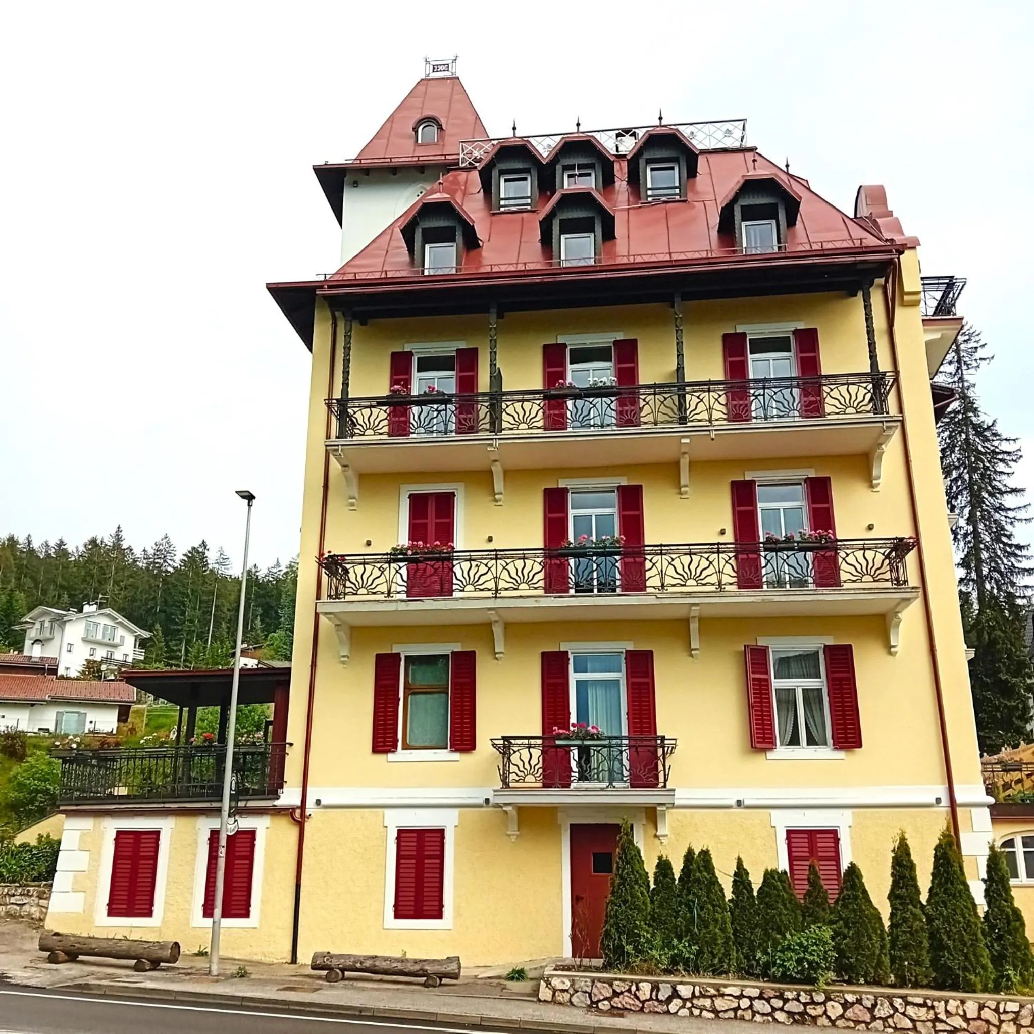 Property building in Hotel Regina del Bosco