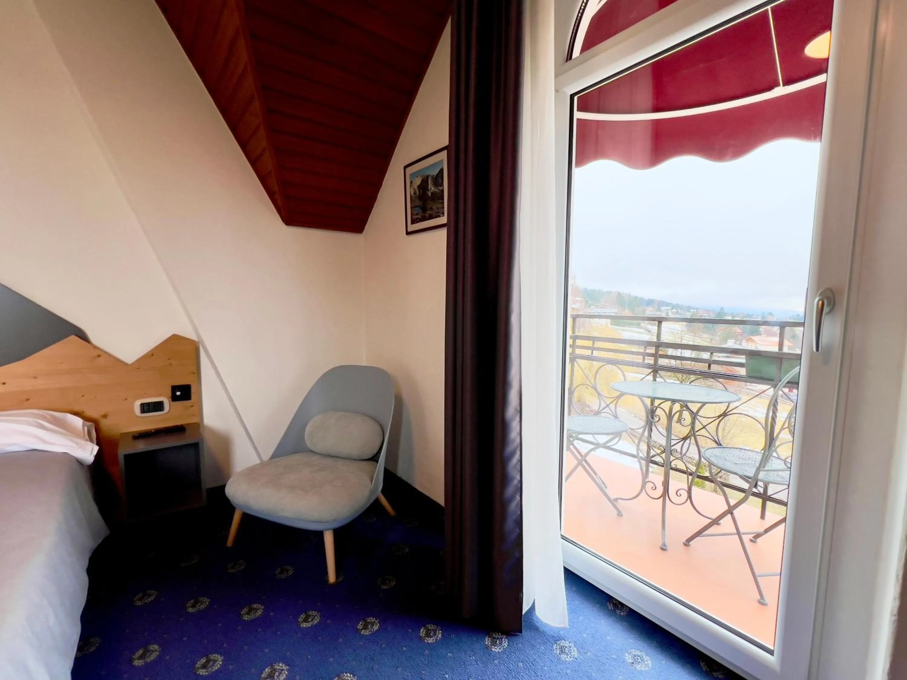 Balcony/Terrace, Bed in Hotel Regina del Bosco