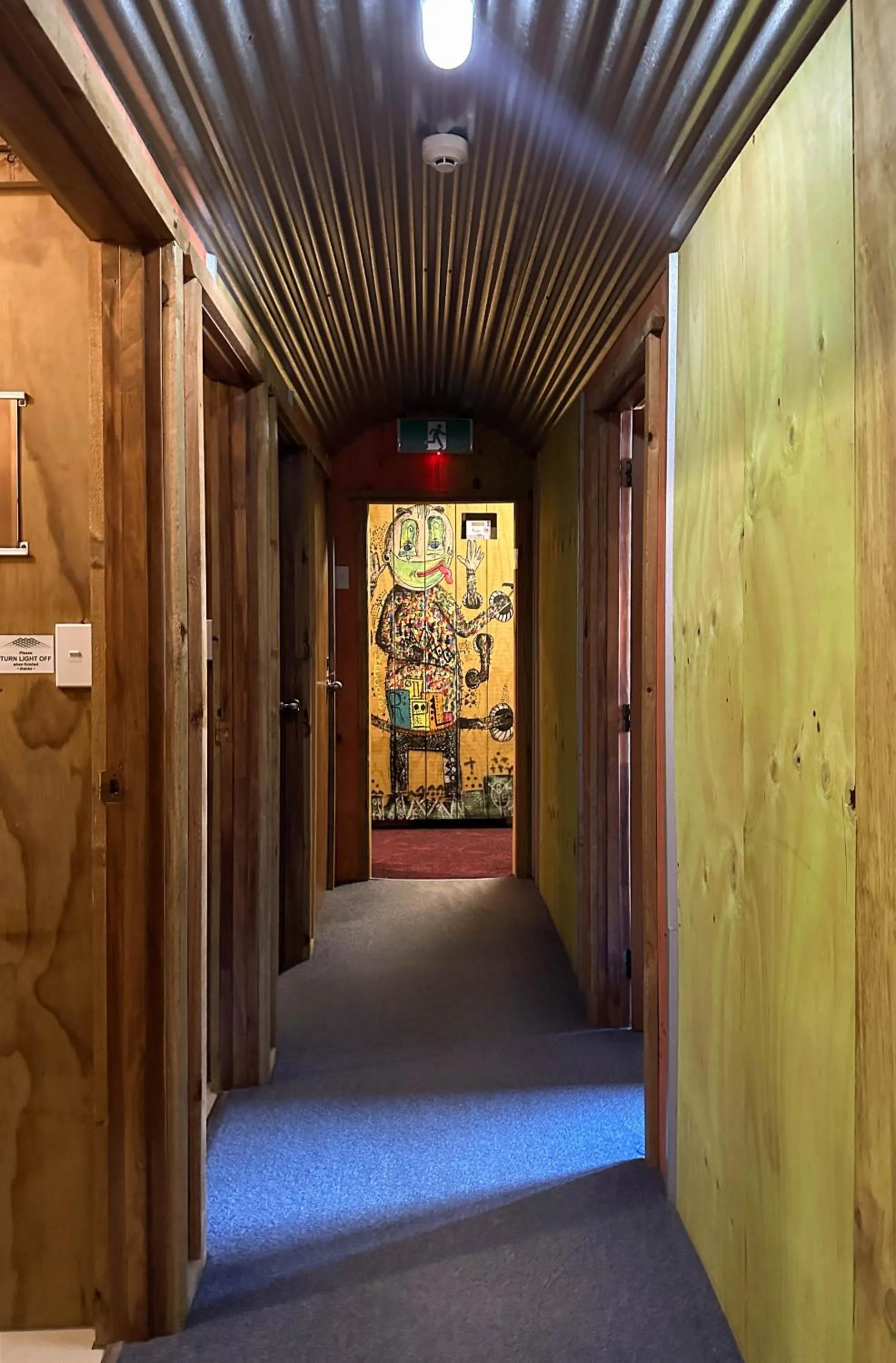 Shower in The Crossing Lodge & Backpackers