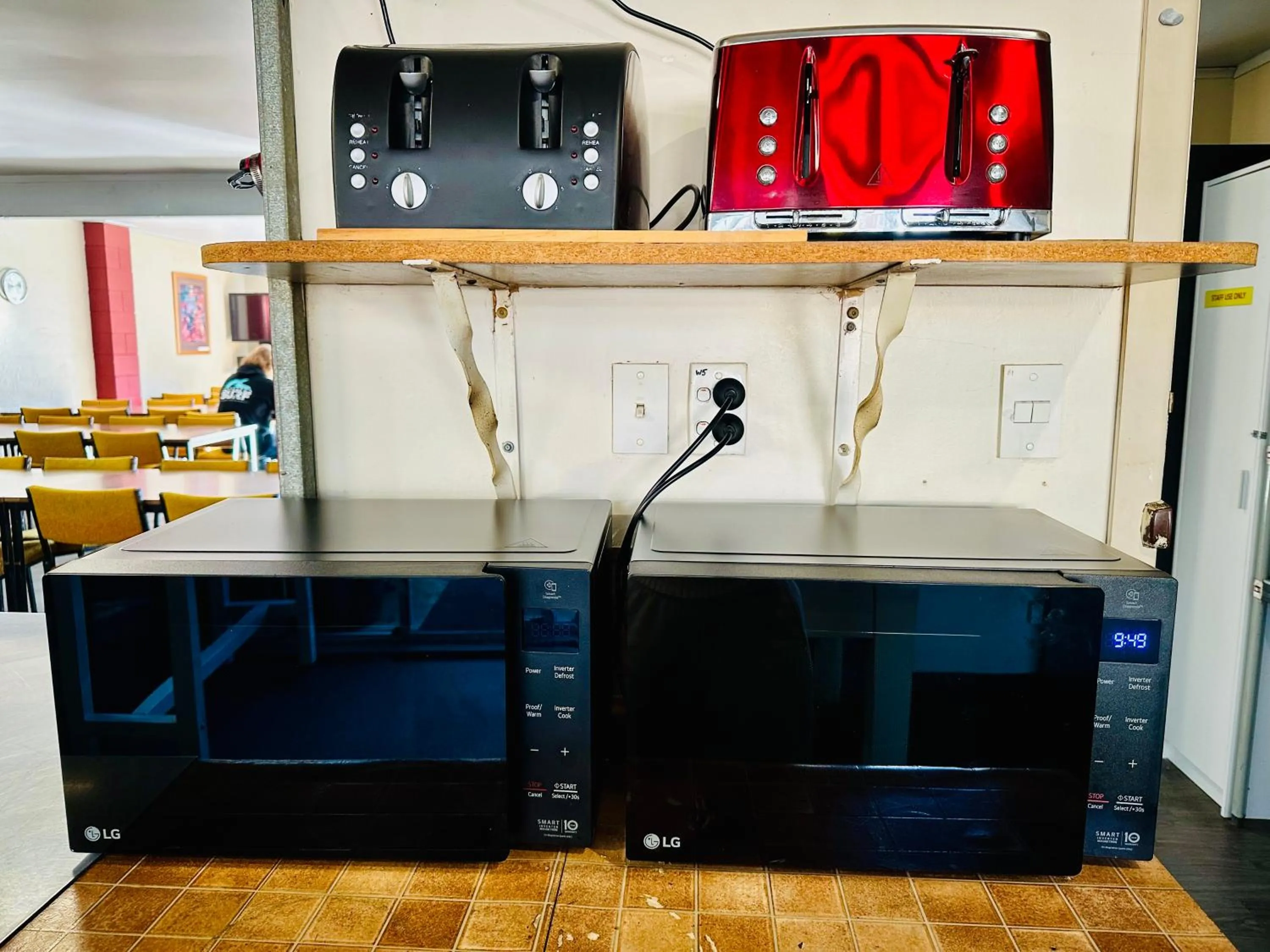 Kitchen or kitchenette in The Crossing Lodge & Backpackers