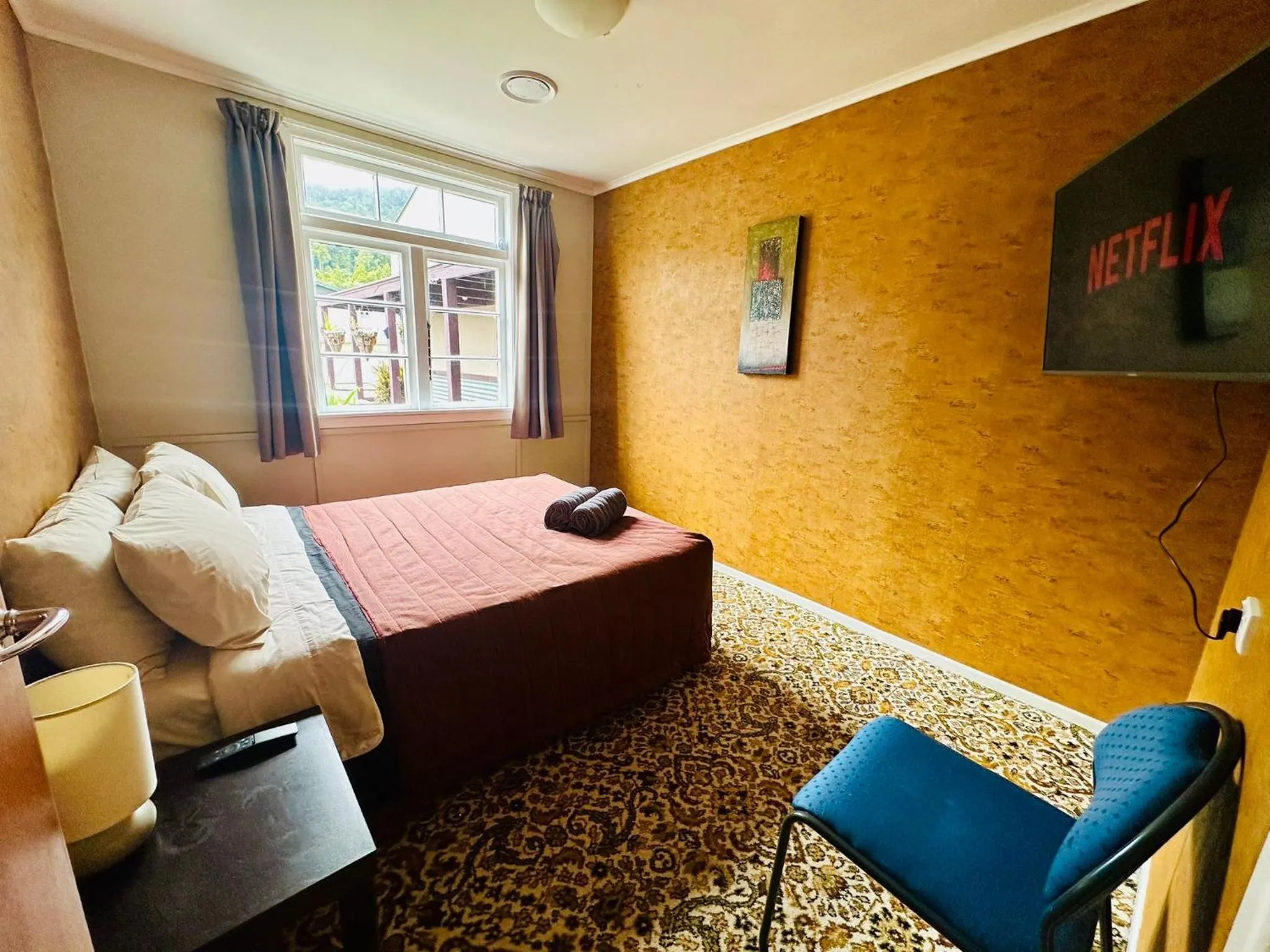 Bedroom, Bed in The Crossing Lodge & Backpackers