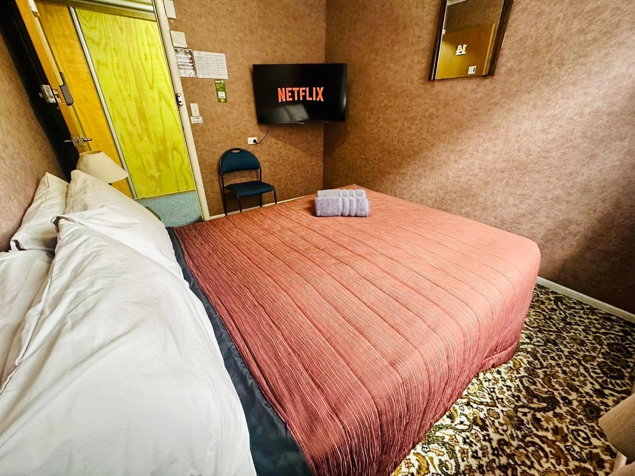 Bedroom, Bed in The Crossing Lodge & Backpackers