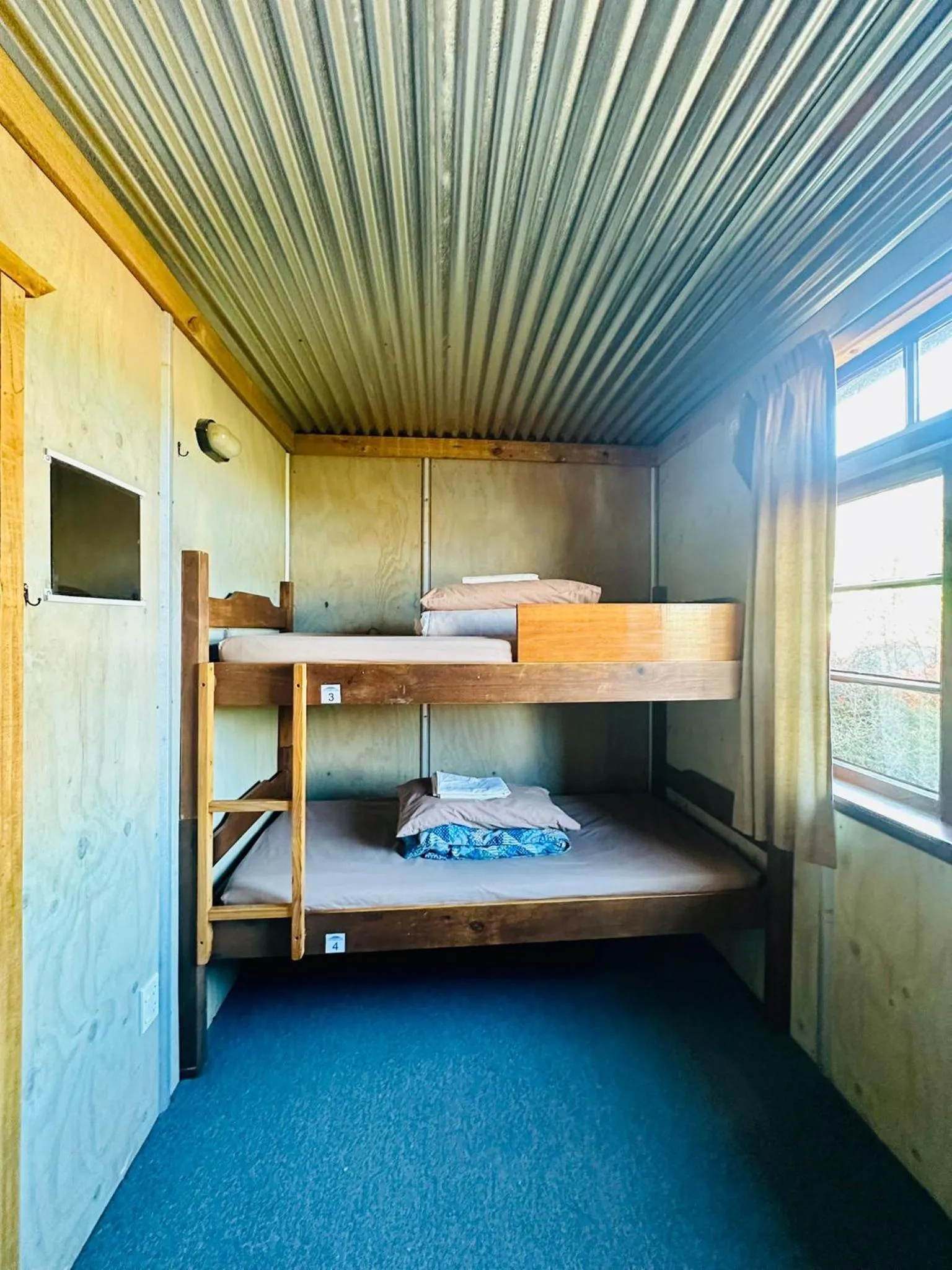 bunk bed, Bed in The Crossing Lodge & Backpackers