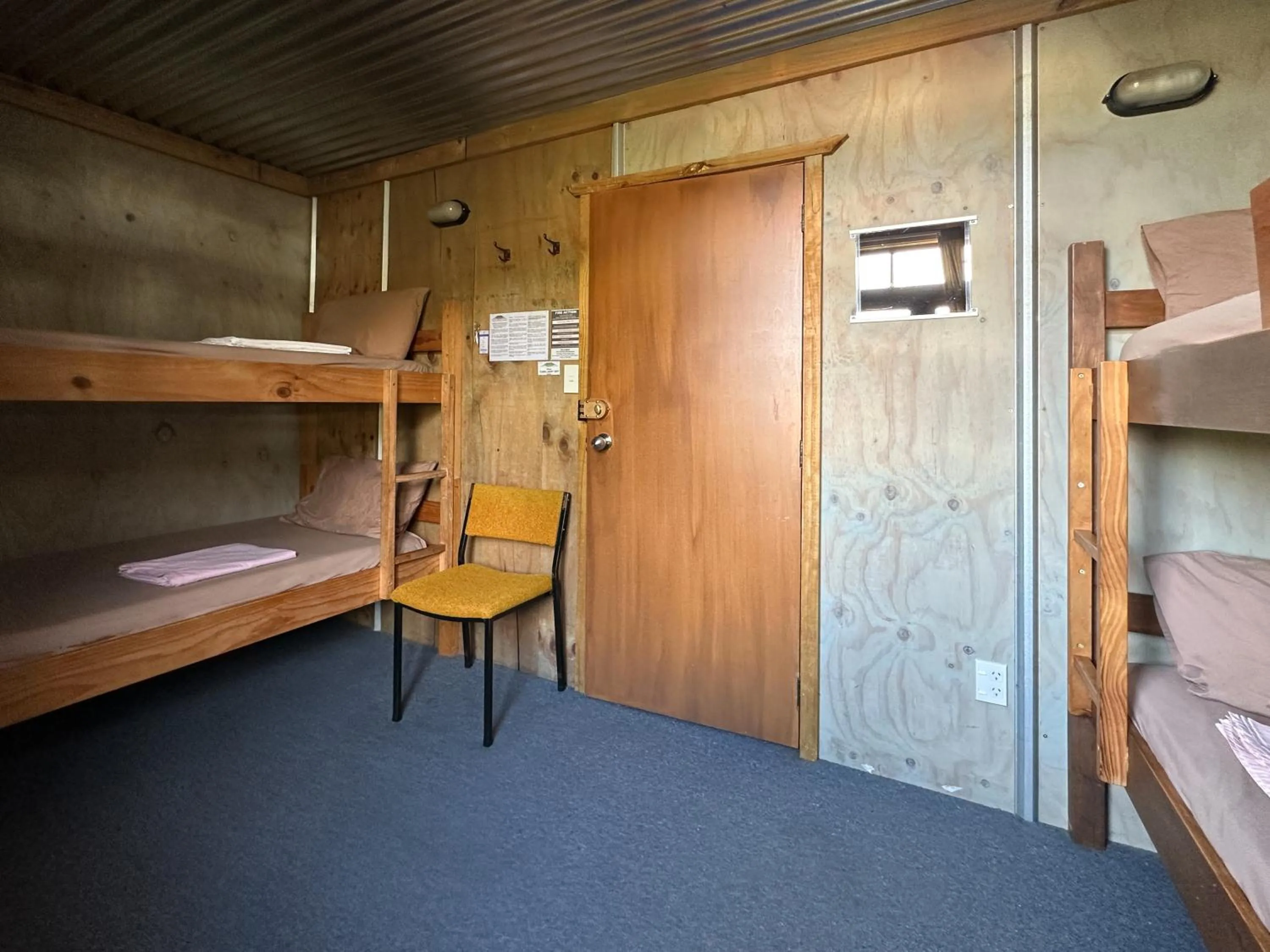 Photo of the whole room, Bed in The Crossing Lodge & Backpackers