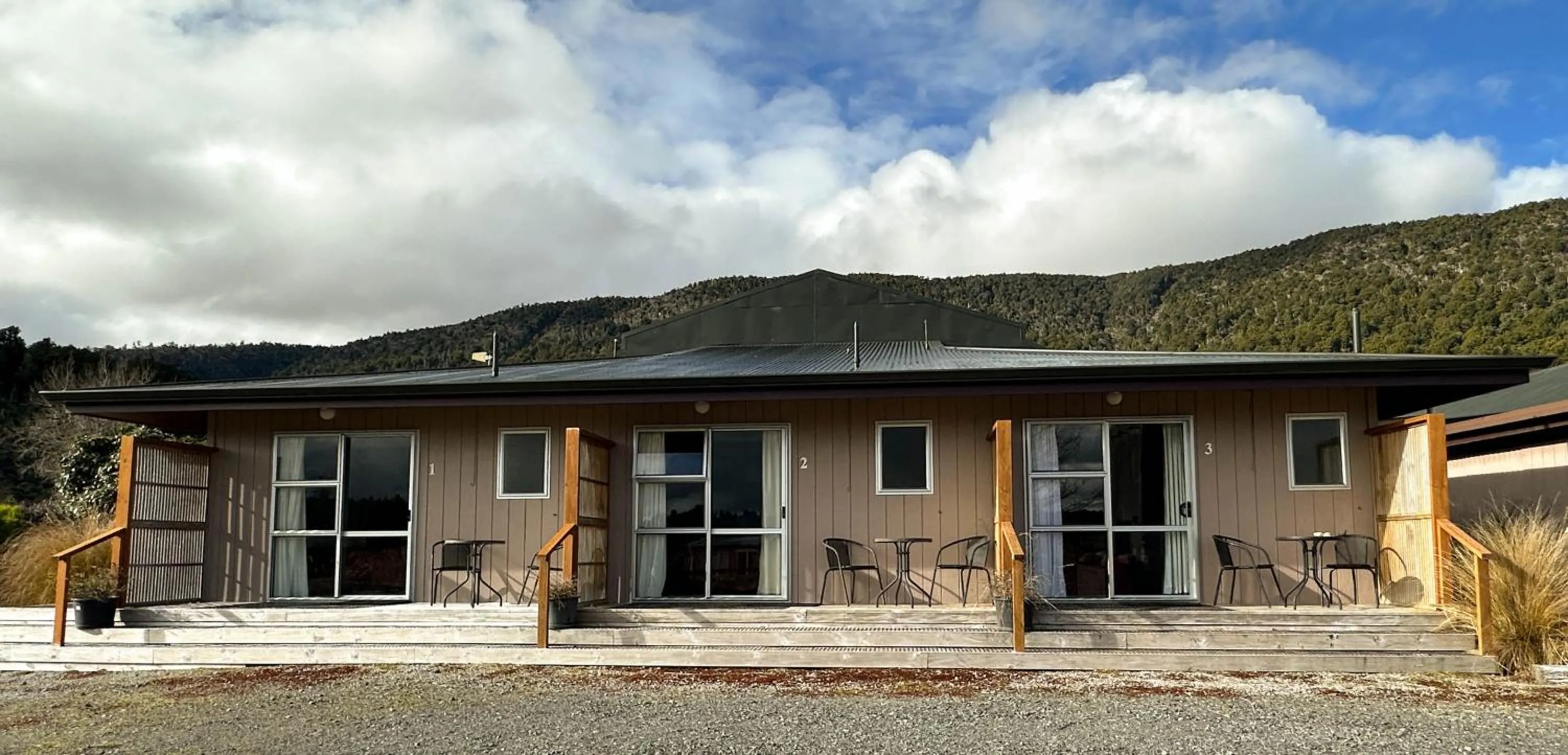 Property building in The Crossing Lodge & Backpackers