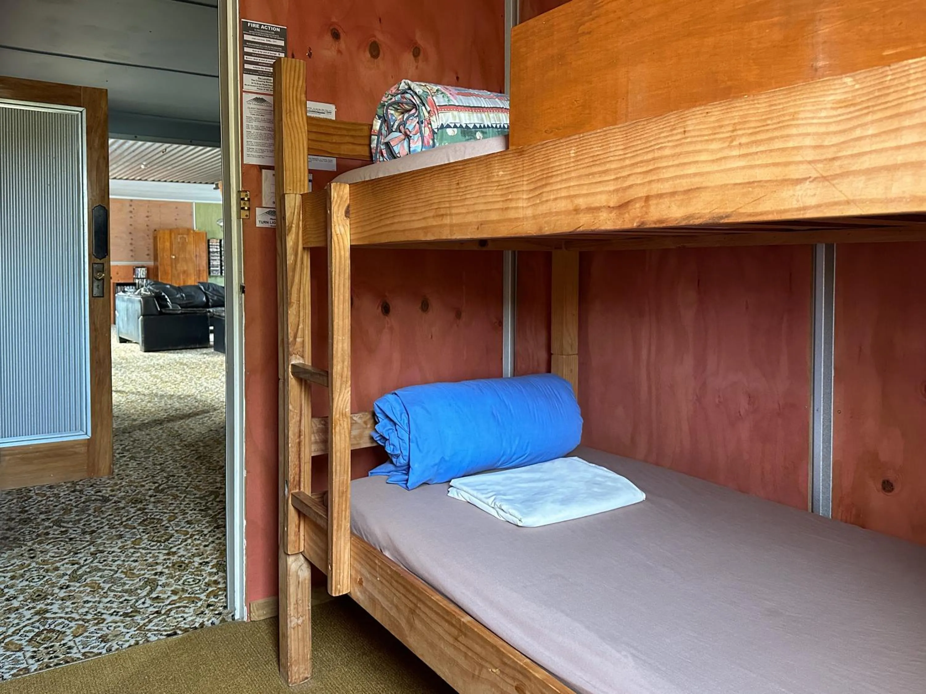 Shower, Bed in The Crossing Lodge & Backpackers