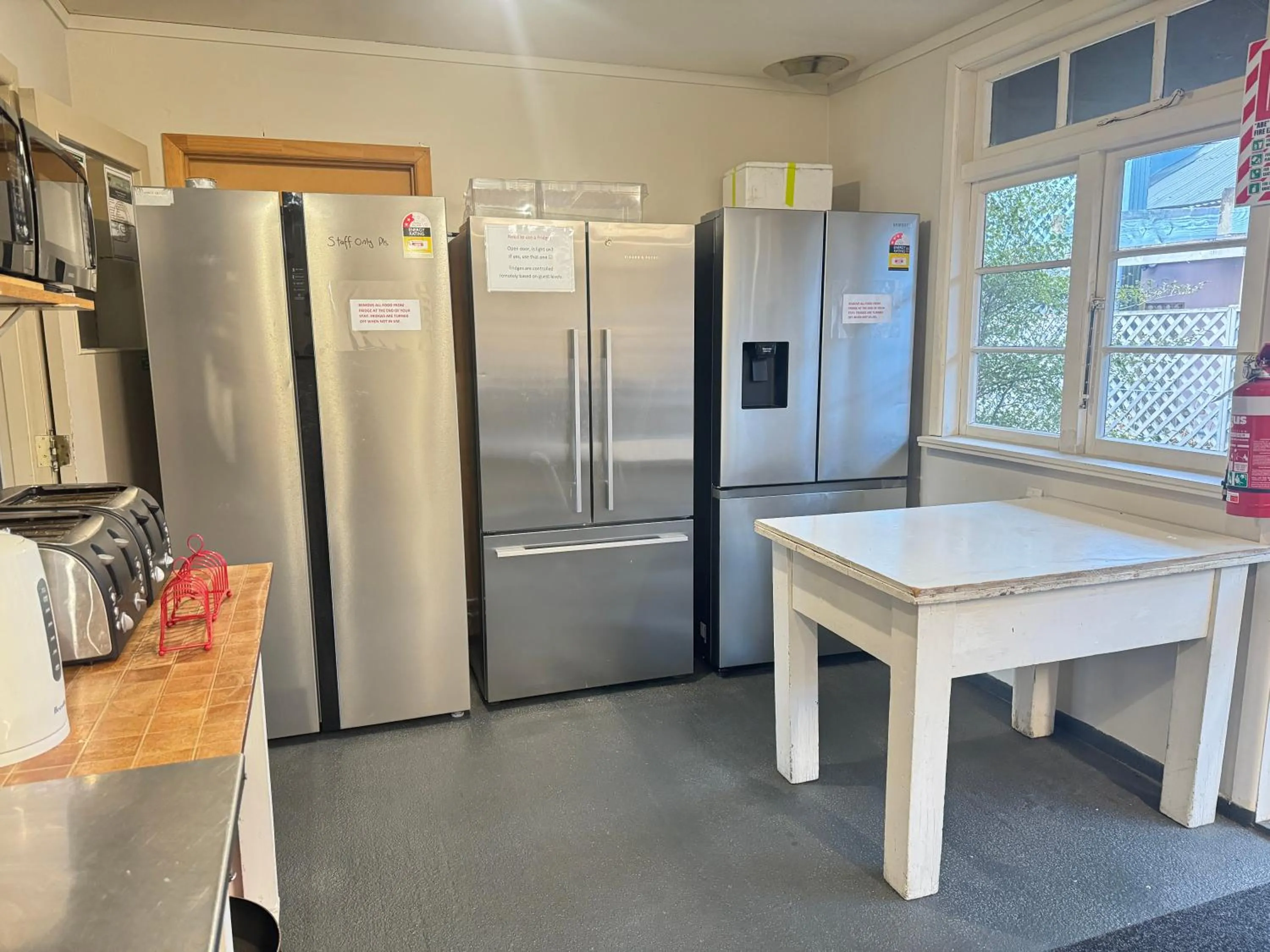 Kitchen or kitchenette in The Crossing Lodge & Backpackers