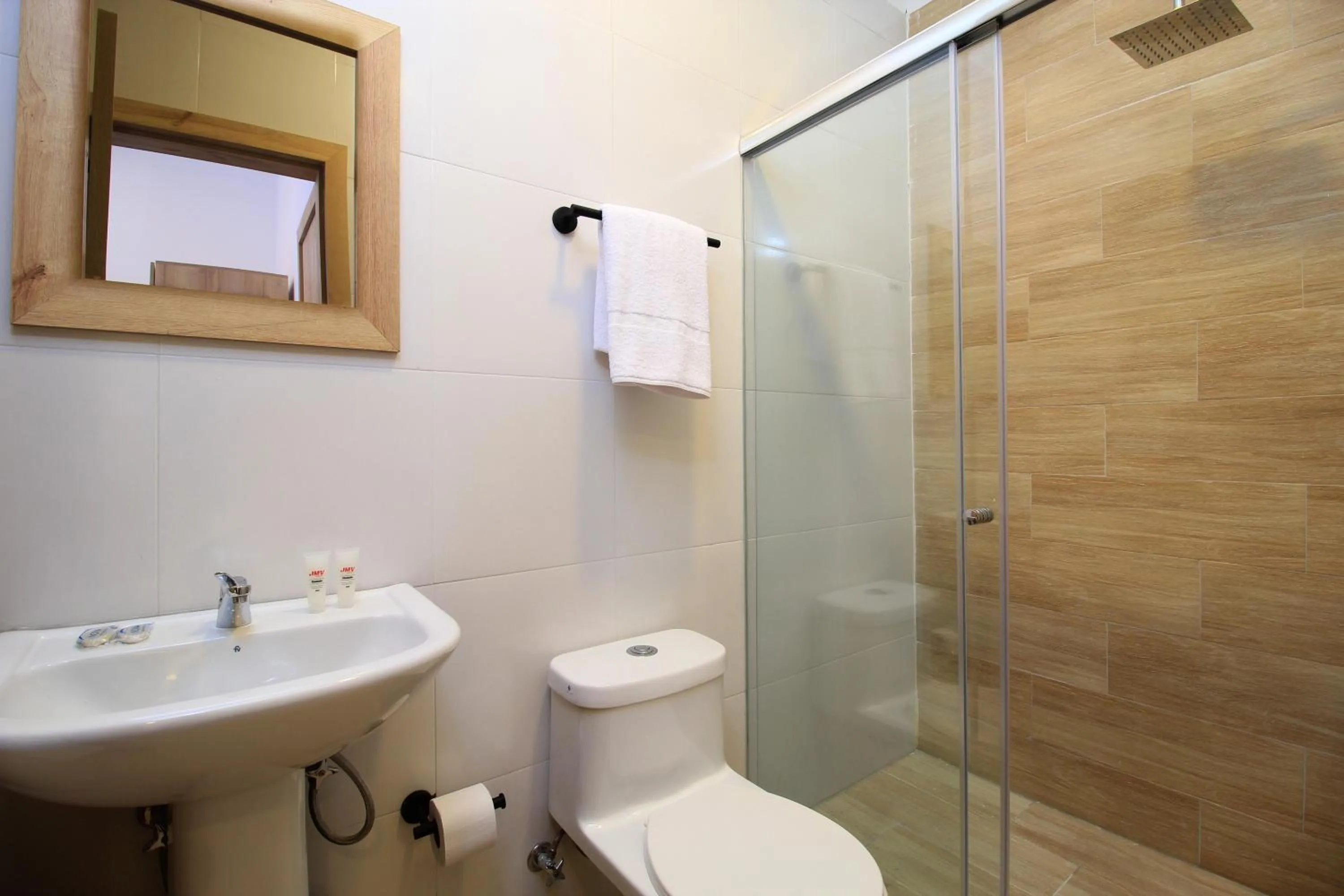 Shower in Apart Hotel Casa Blanca