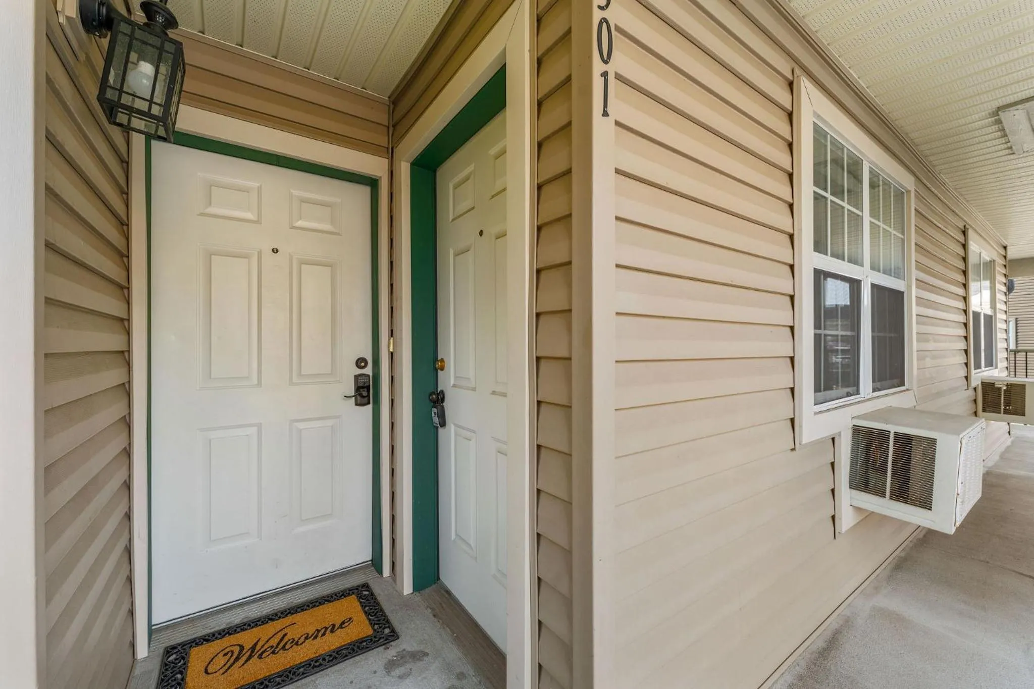 Cozy Top Floor 2BR Condo with View and Amenities!!