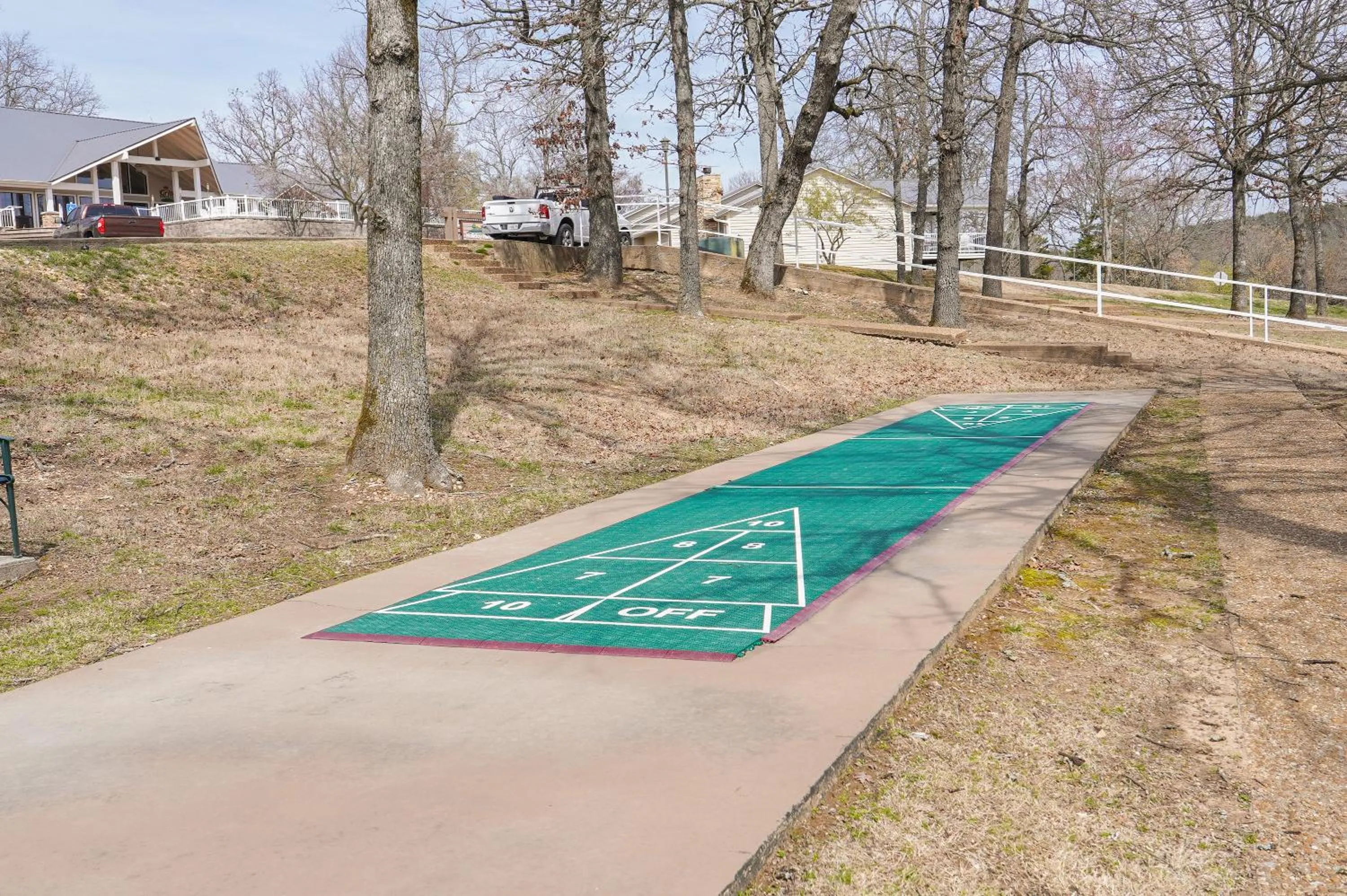 Cozy Top Floor 2BR Condo with View and Amenities!!