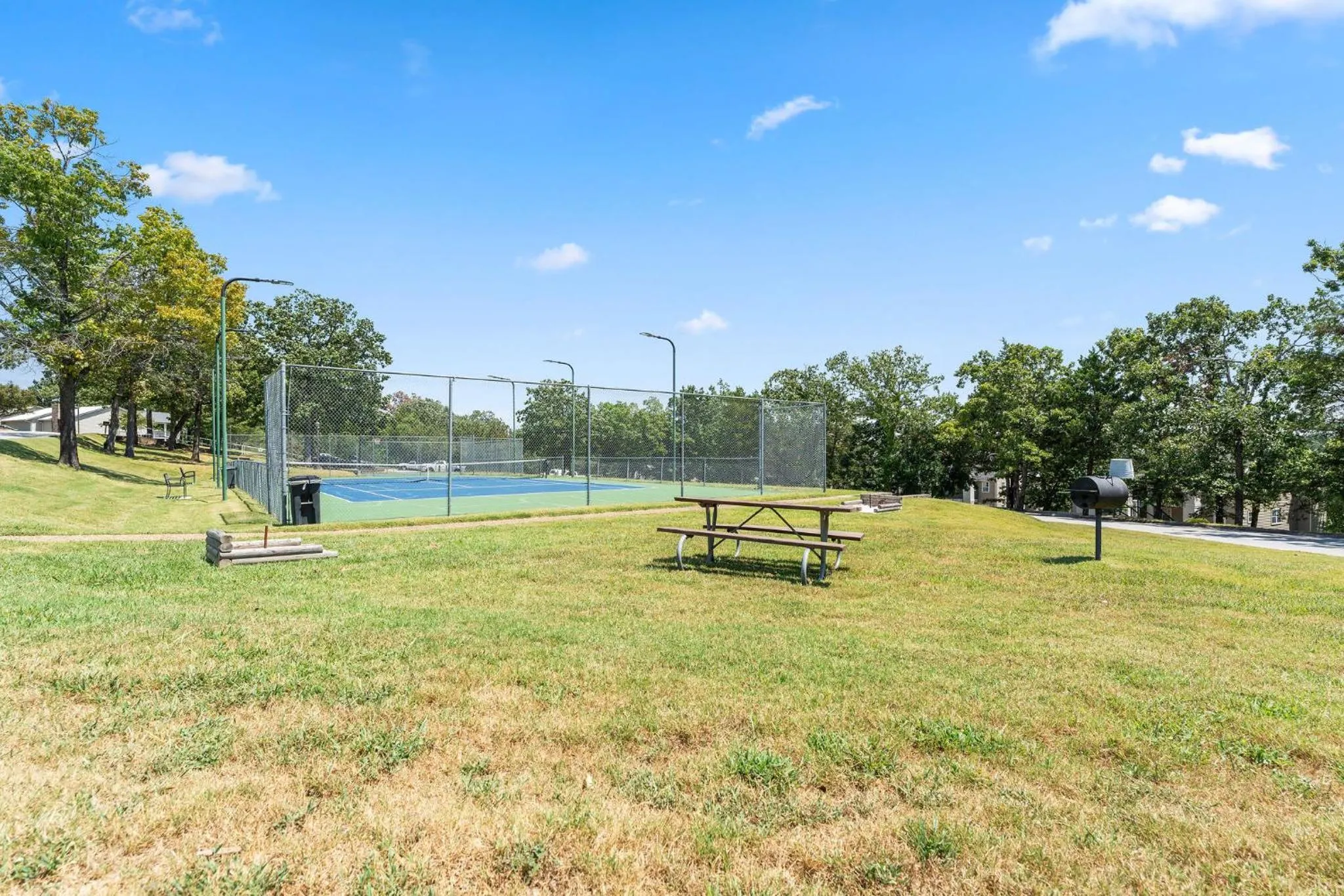 Cozy Top Floor 2BR Condo with View and Amenities!!