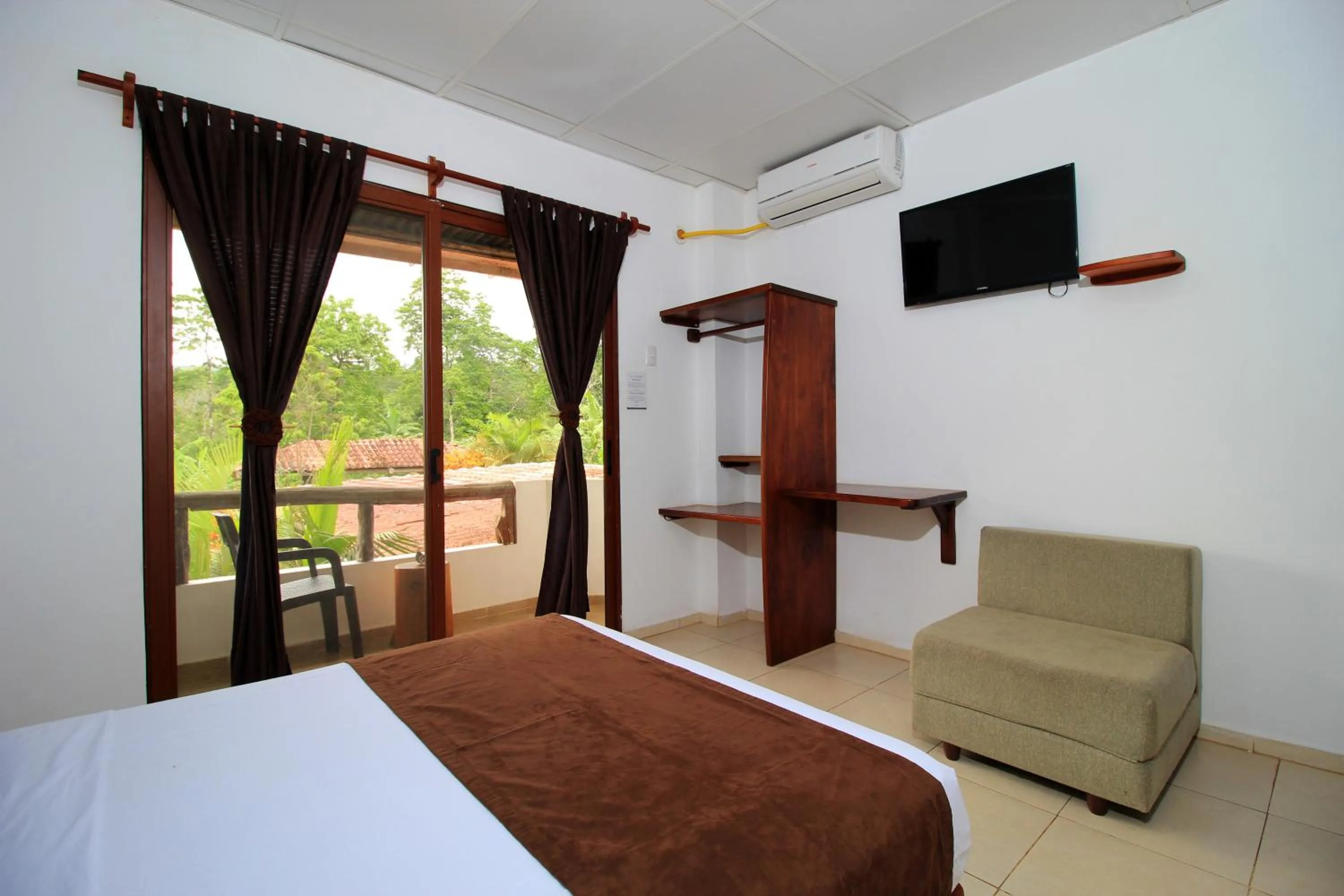 Photo of the whole room, Bed in Natura Gardens Galápagos