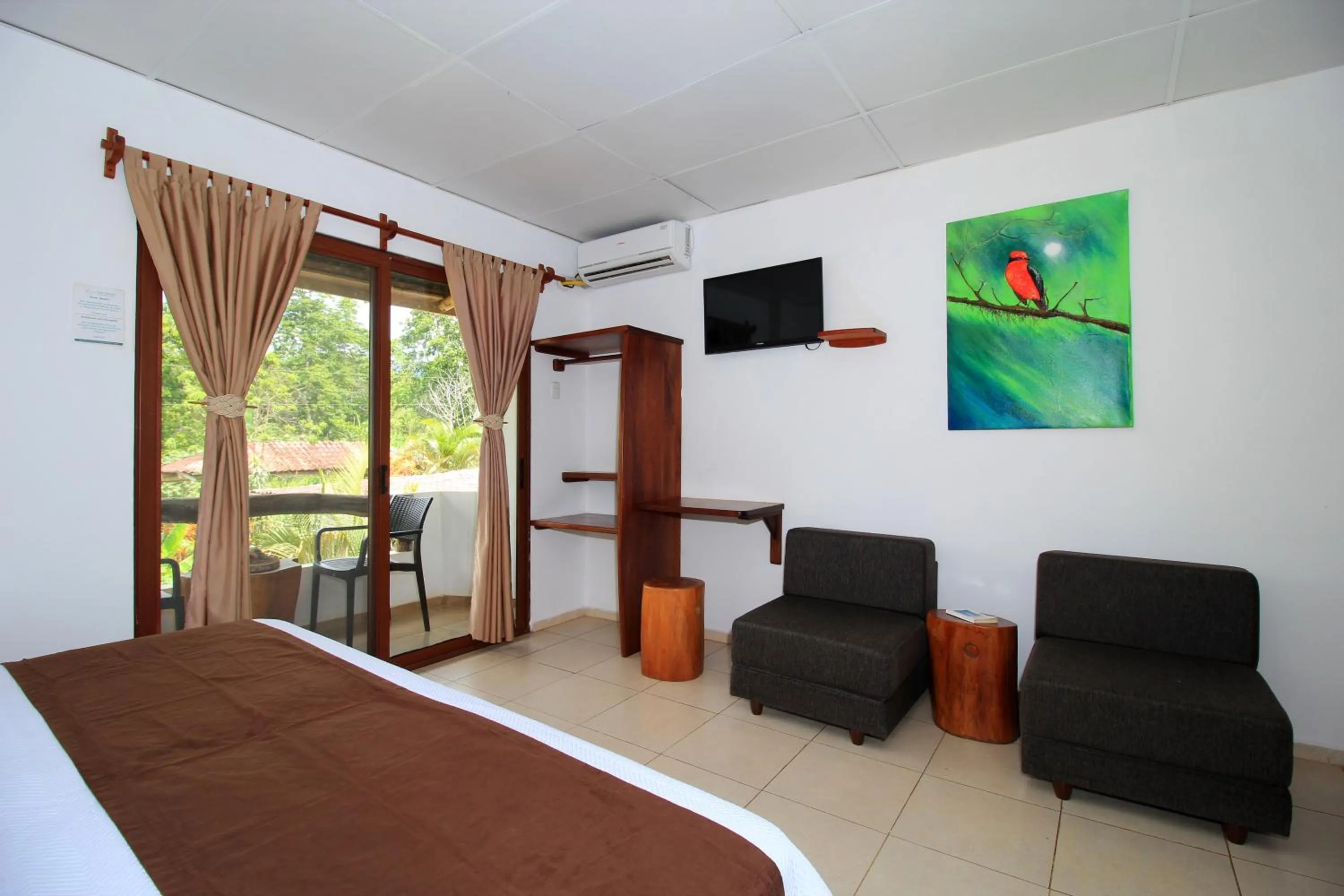 Photo of the whole room, Bed in Natura Gardens Galápagos