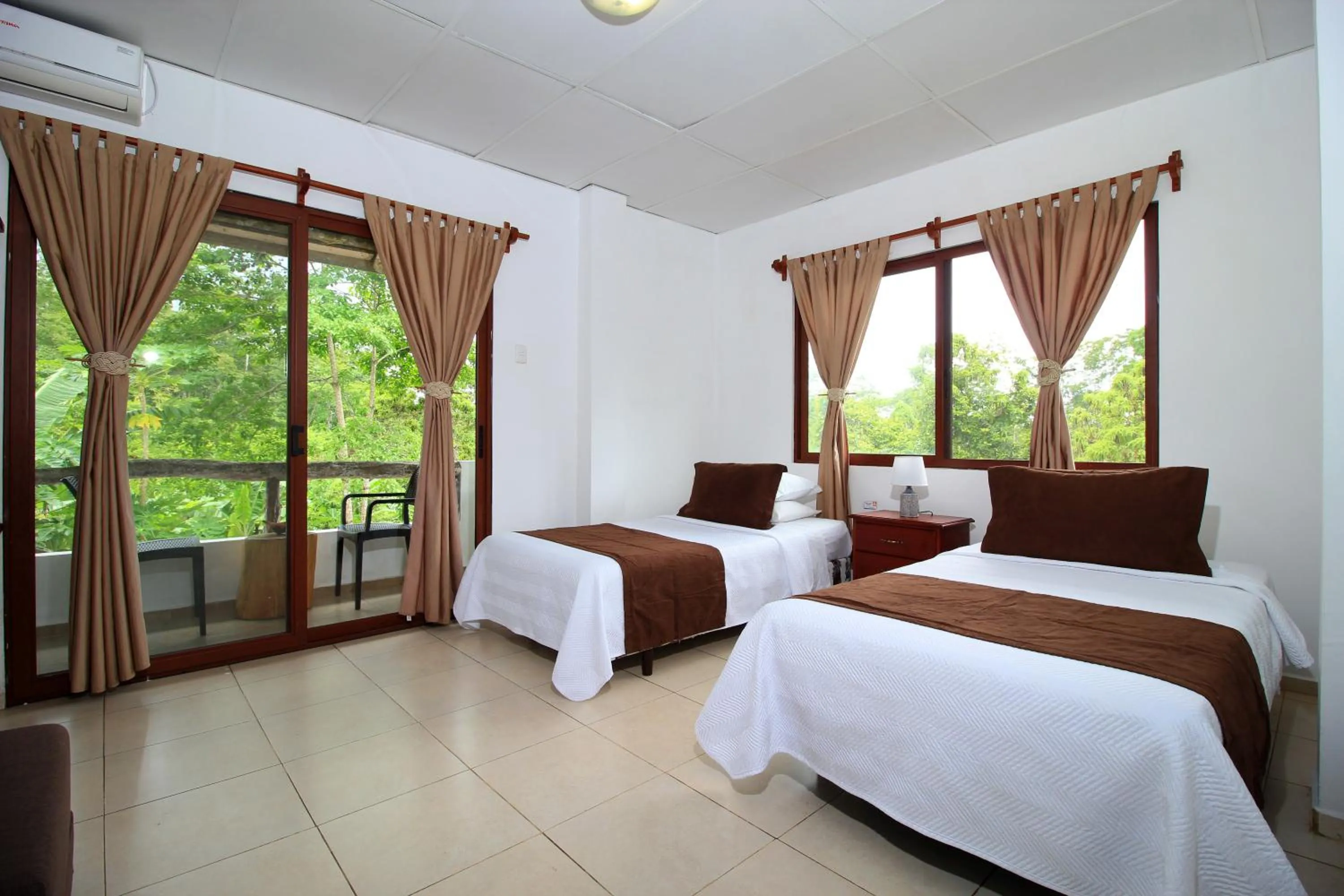 Photo of the whole room, Bed in Natura Gardens Galápagos