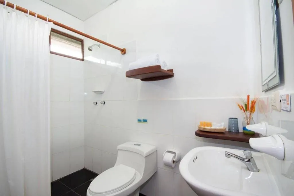 Bathroom in Natura Gardens Galápagos