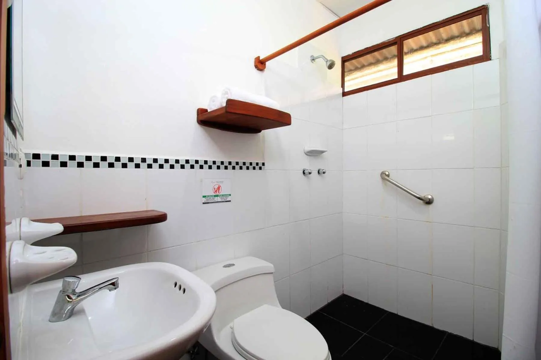 Bathroom in Natura Gardens Galápagos