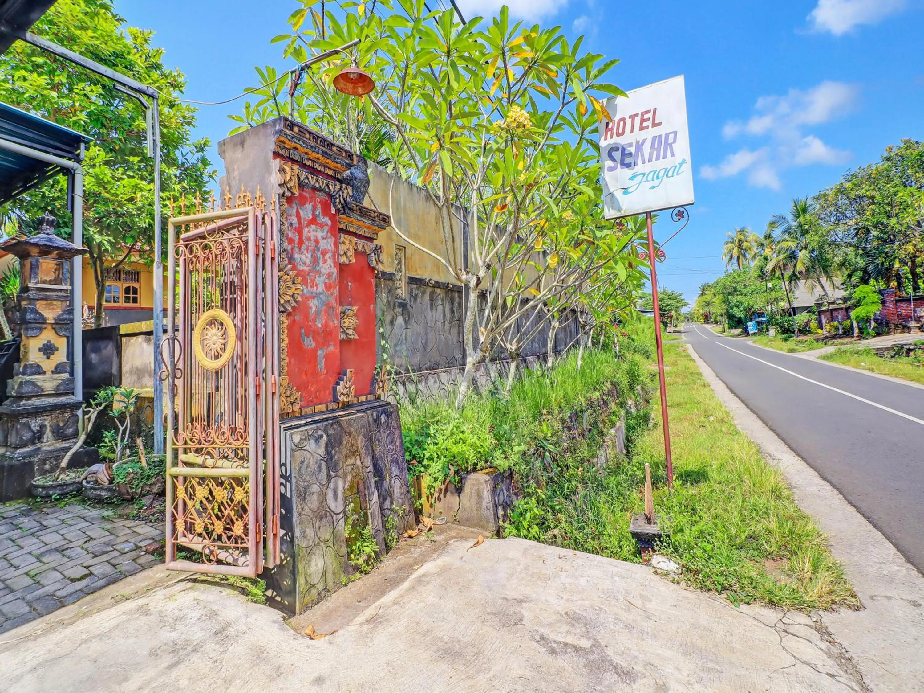 Facade/entrance in Hotel O Sekar Jagat Near Pantai Baluk Rening