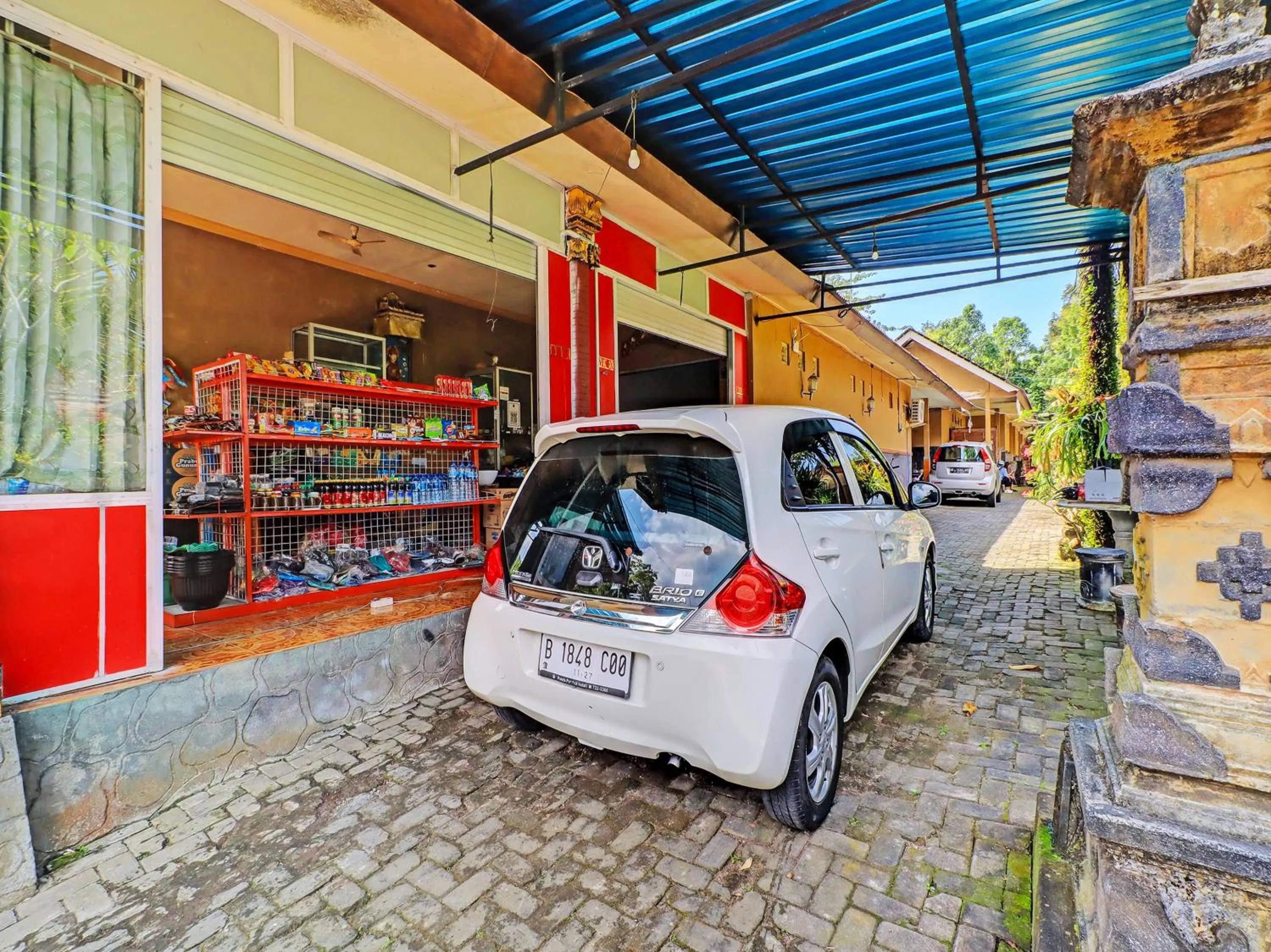 Parking in Hotel O Sekar Jagat Near Pantai Baluk Rening