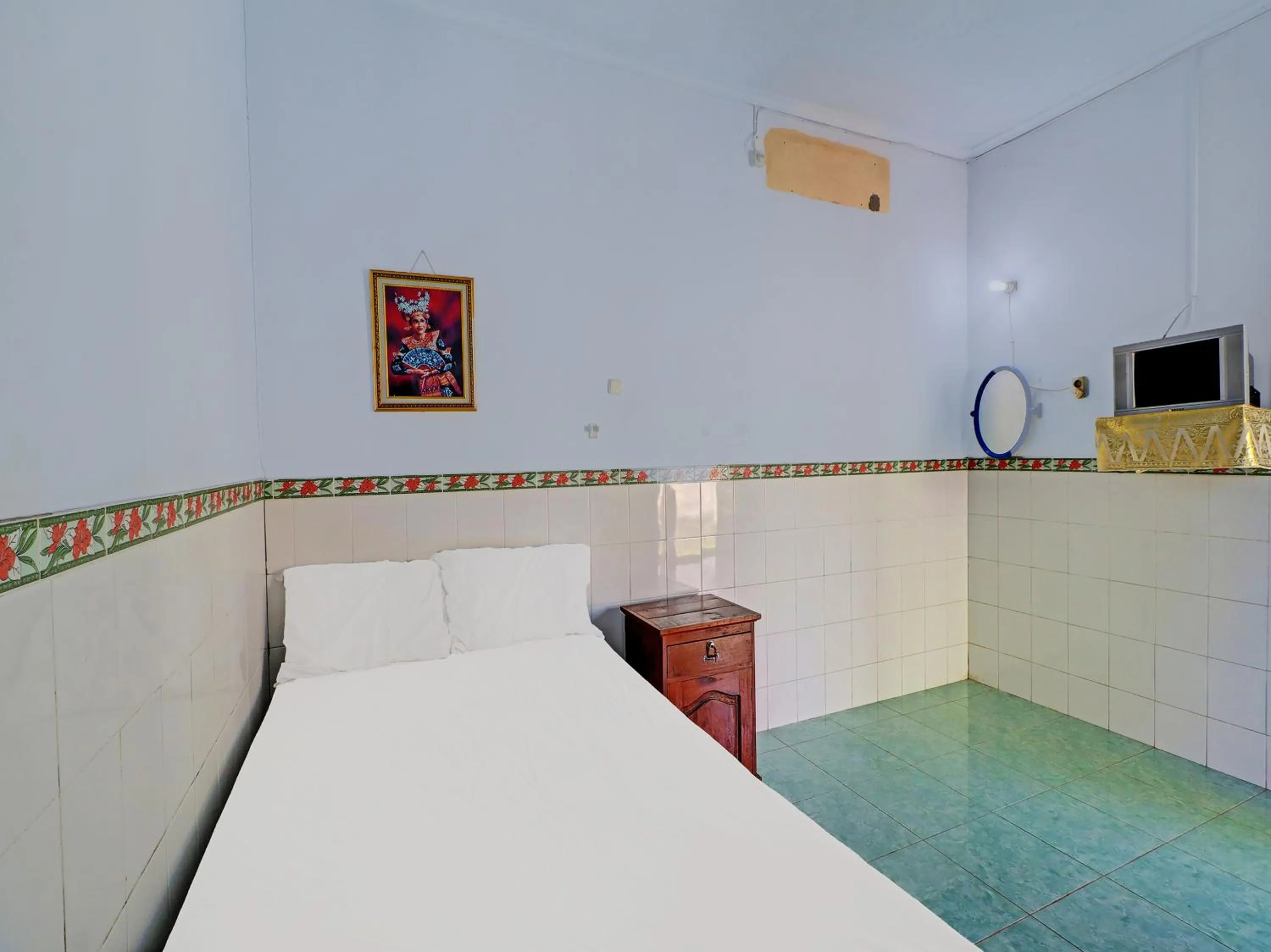 Bedroom, Bed in Hotel O Sekar Jagat Near Pantai Baluk Rening