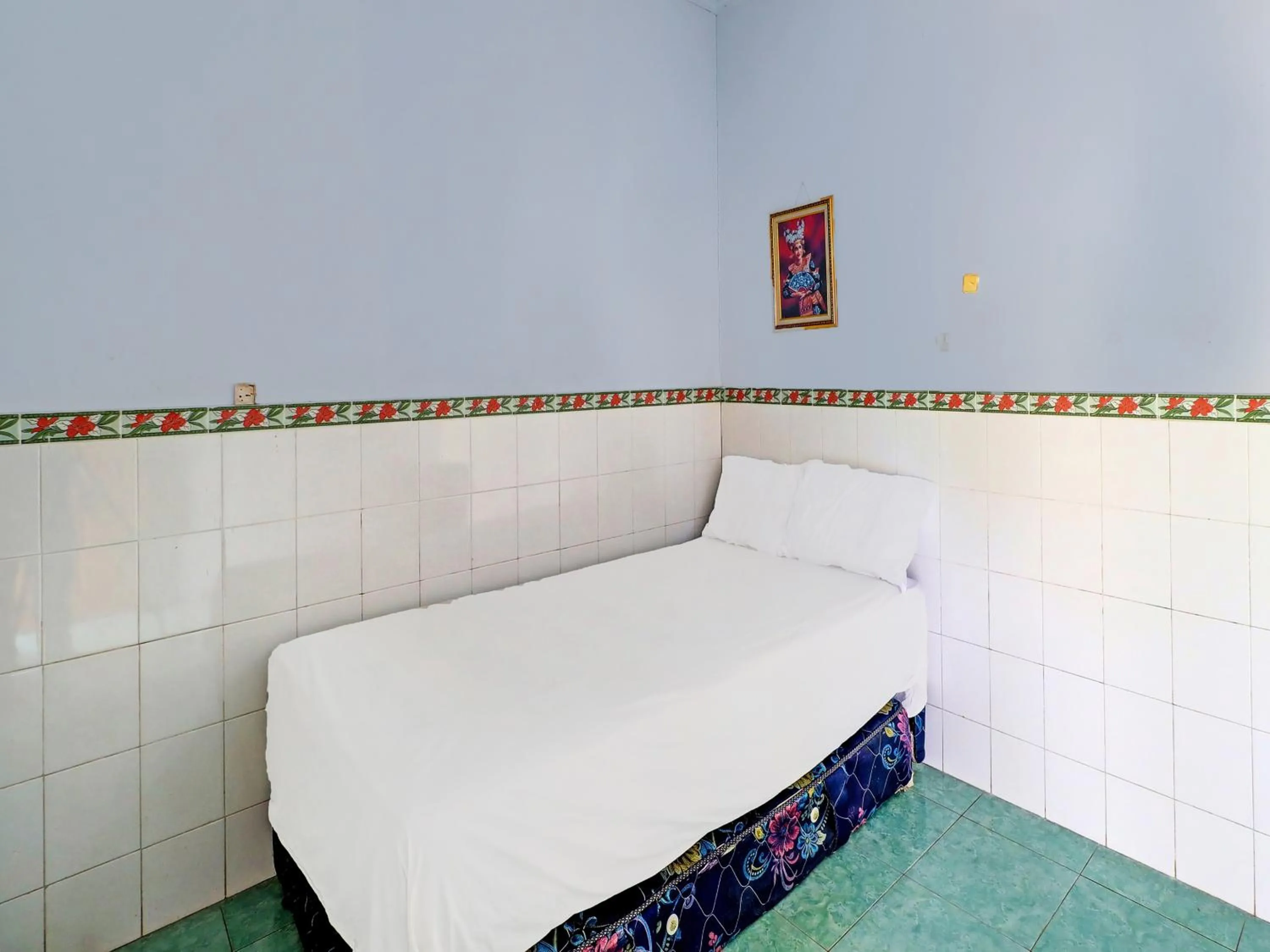 Bedroom, Bed in Hotel O Sekar Jagat Near Pantai Baluk Rening