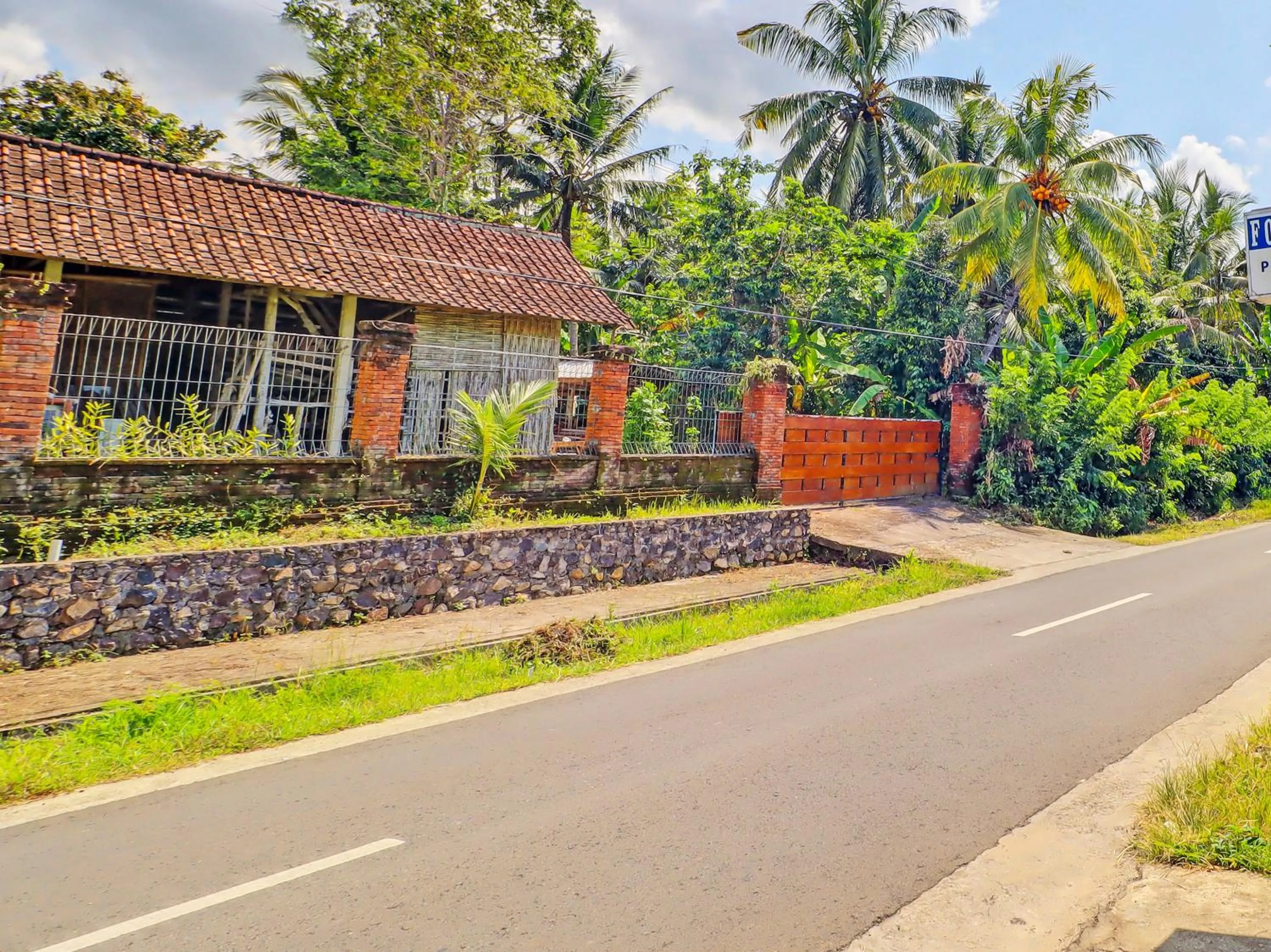 Property building in Hotel O Sekar Jagat Near Pantai Baluk Rening