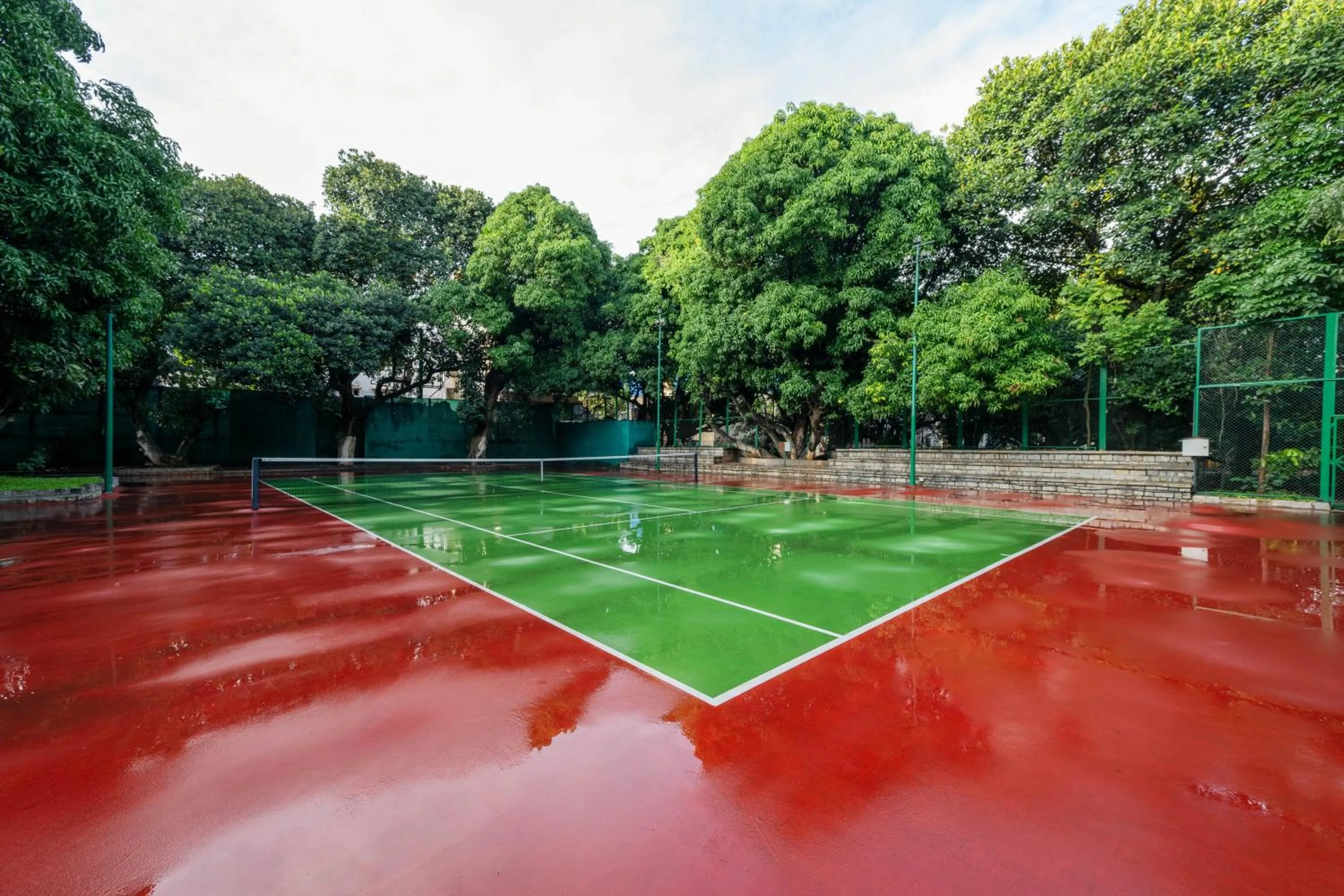 Tennis court in THE WOODROSE
