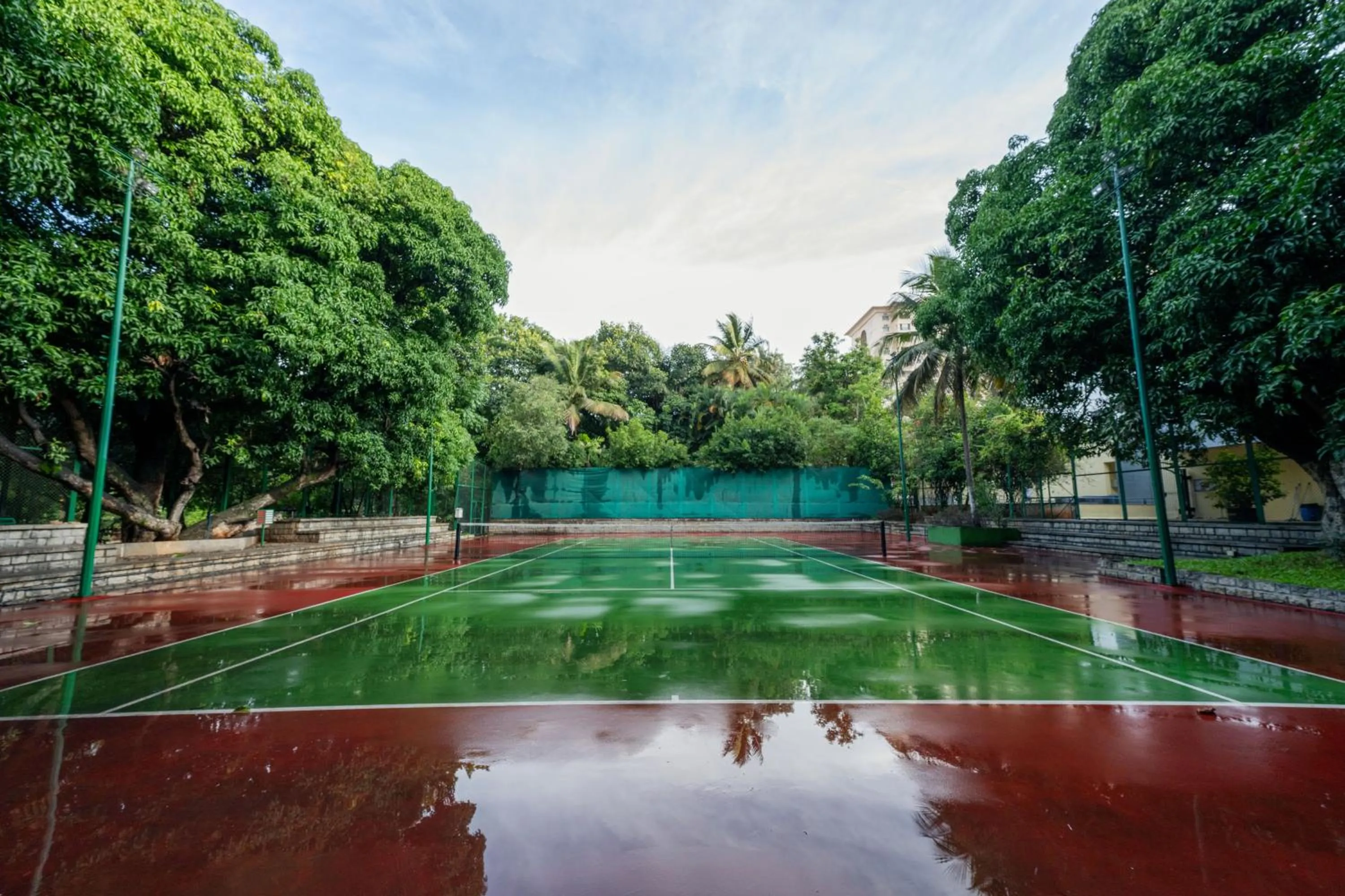 Tennis court in THE WOODROSE
