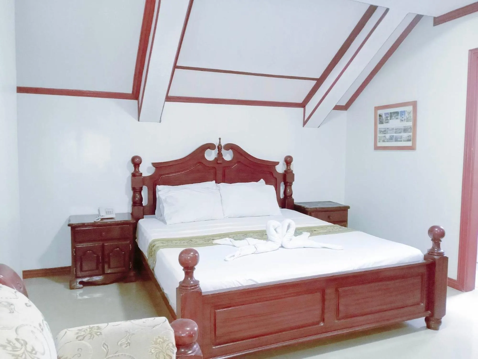 Bed in PALM TREE RESORT AND RESTAURANT