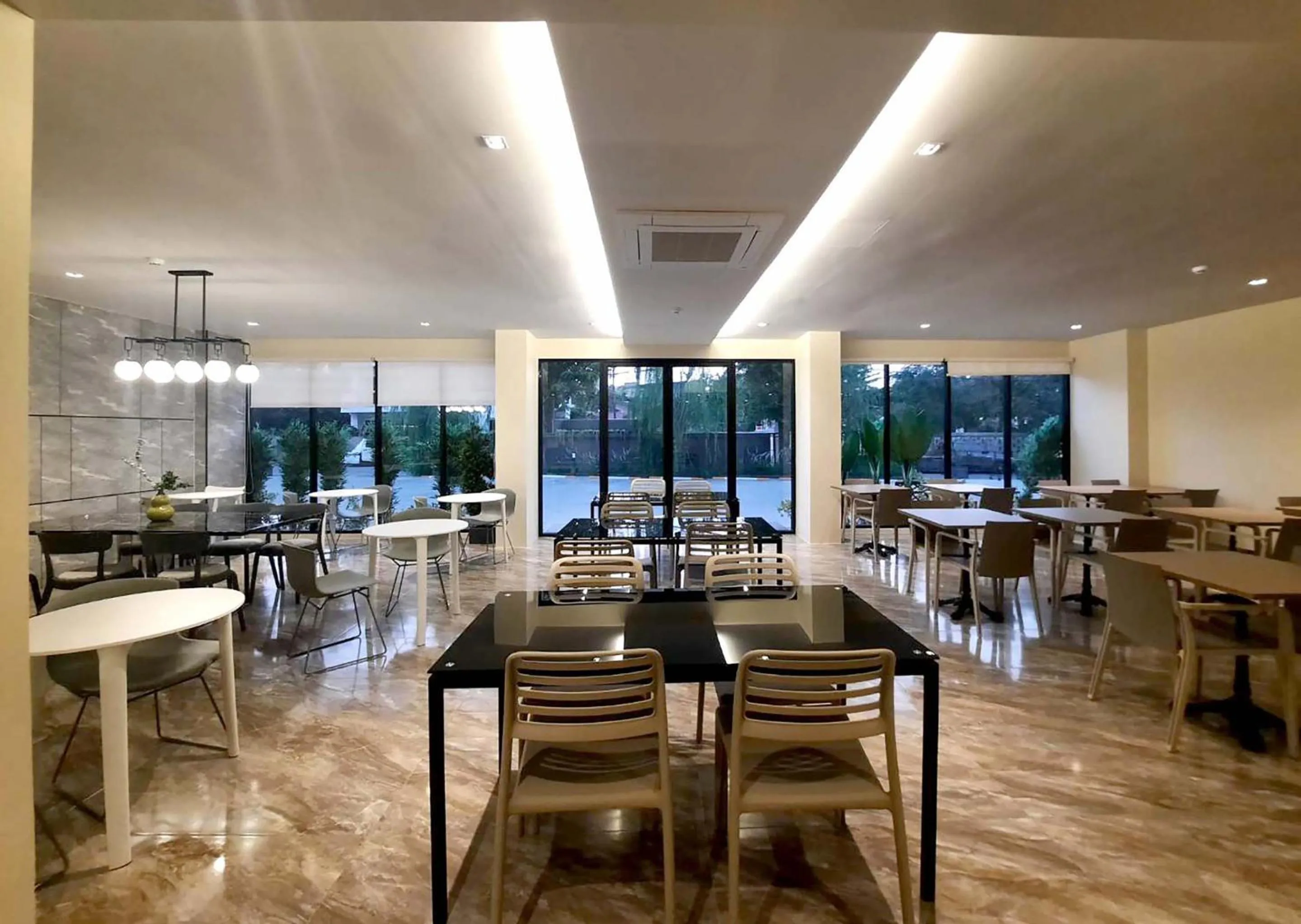 Restaurant/places to eat in The 9 Residence Hotel