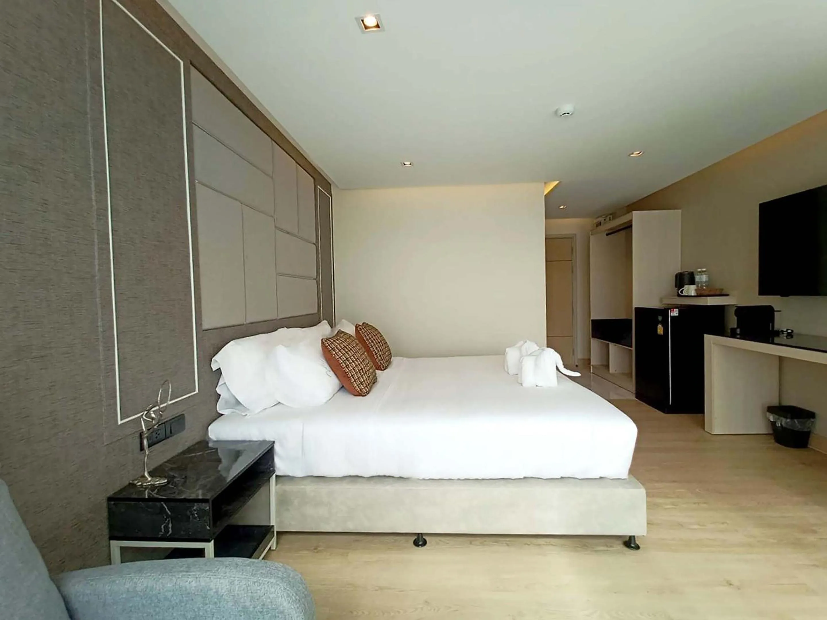Bed in The 9 Residence Hotel