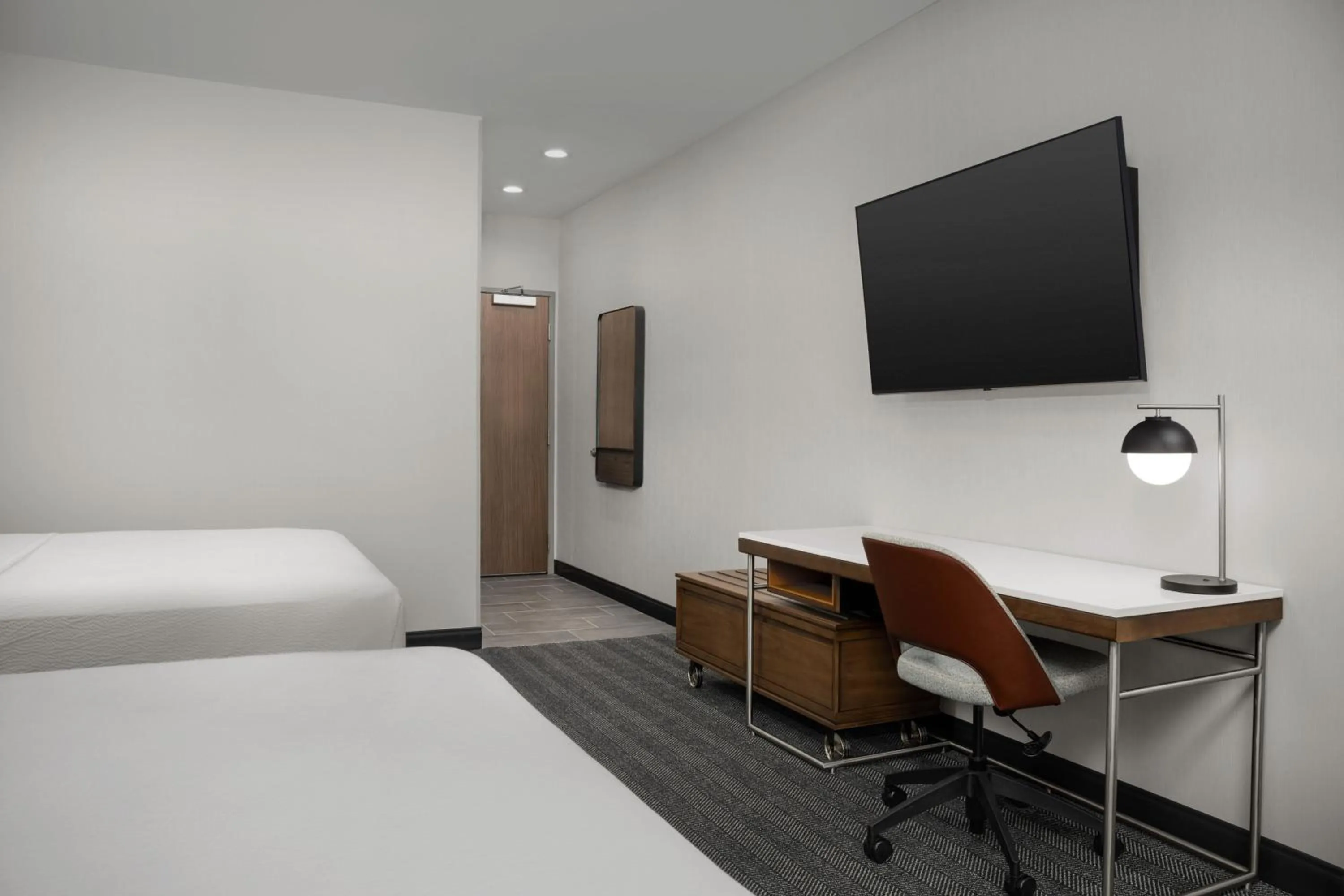 Photo of the whole room, Bed in Courtyard by Marriott Northport