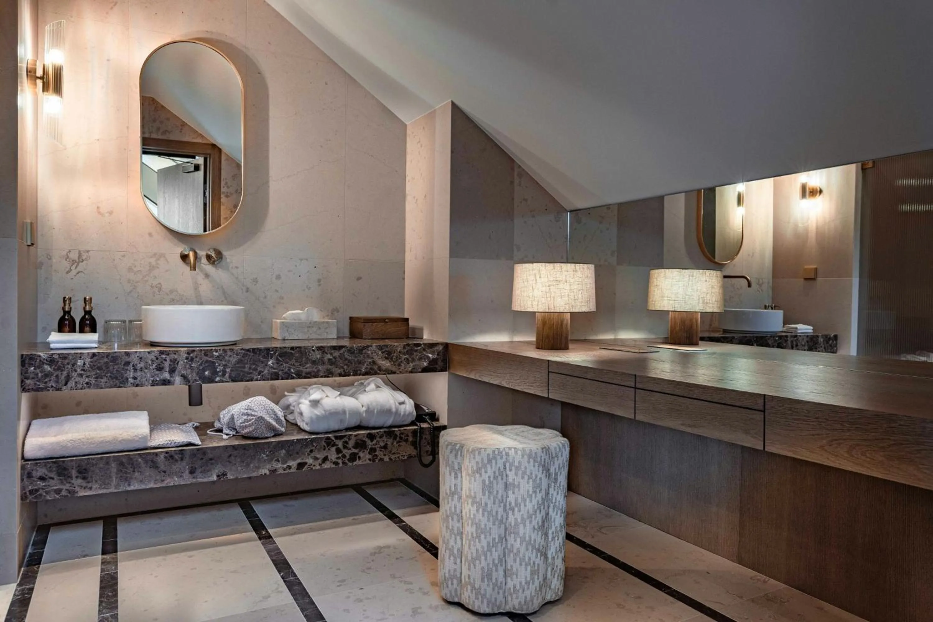 Photo of the whole room in Stradom House, Autograph Collection