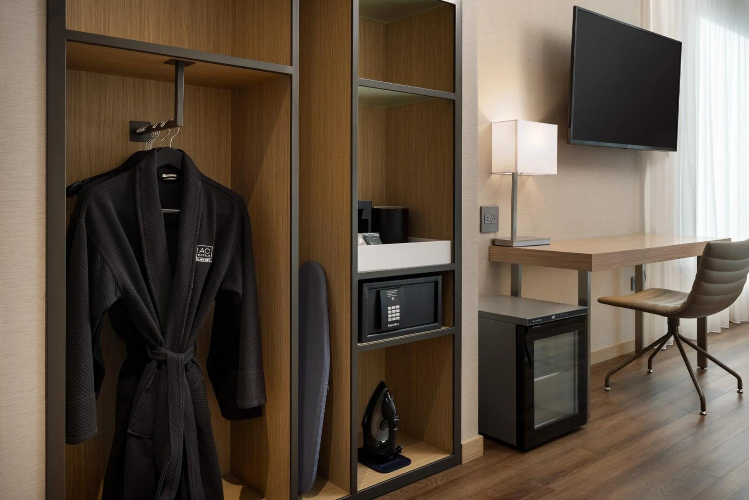 Bedroom in AC Hotel San Rafael Downtown