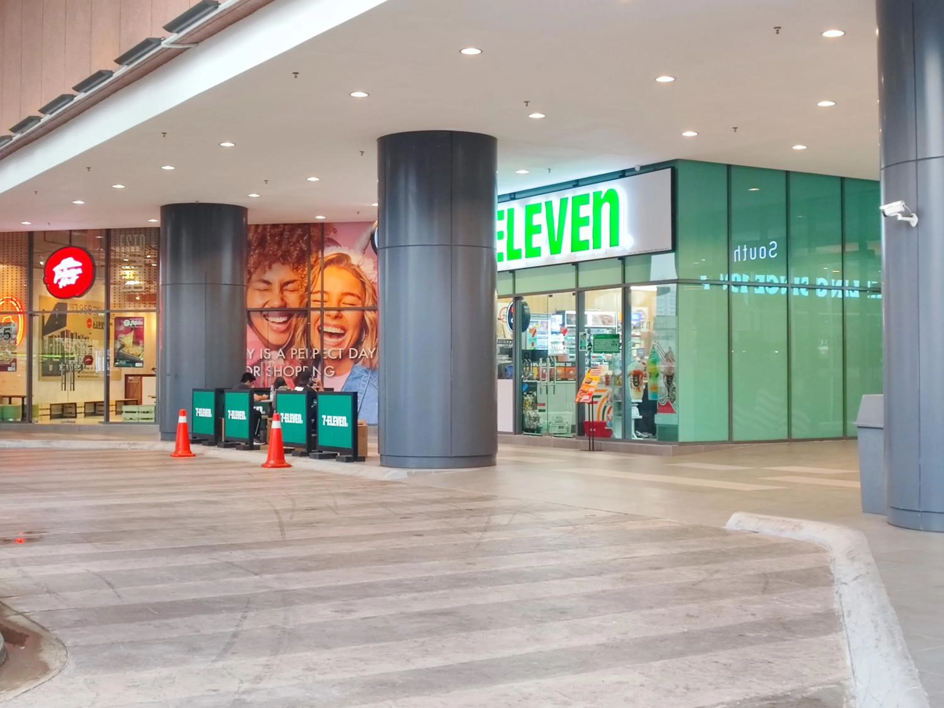 Restaurant/places to eat in Stylish KL Suite, KLCC View, Next to LRT, Datum Jelatek By Atlantis Management