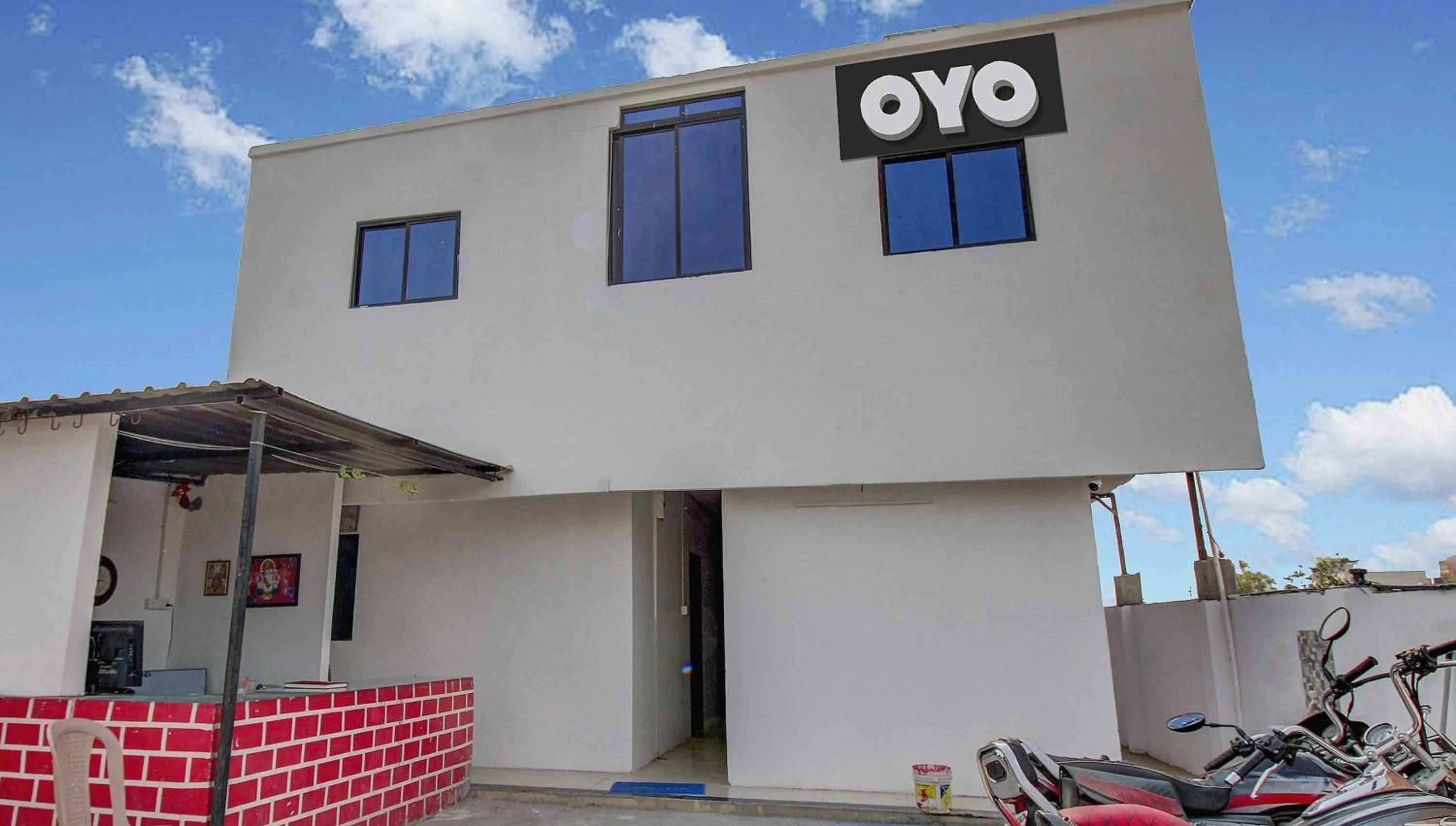 Facade/entrance in Hotel O Kings