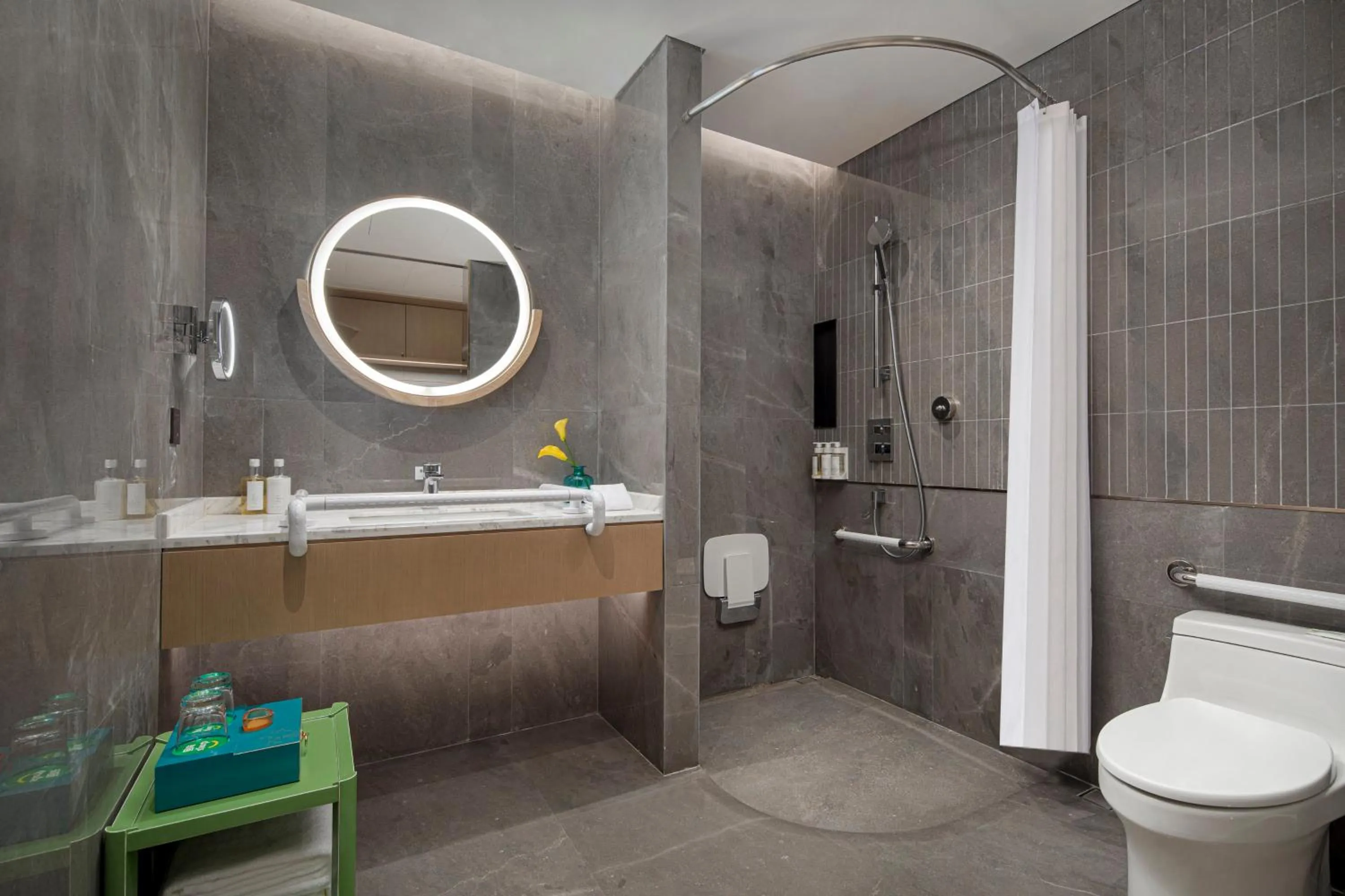 Photo of the whole room, Bathroom in Holiday Inn Deqing Xinshi Ancient Town, an IHG Hotel