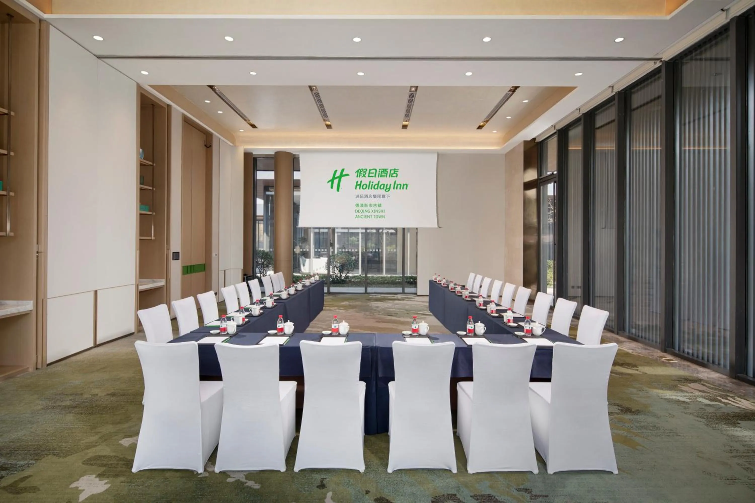 Meeting/conference room in Holiday Inn Deqing Xinshi Ancient Town, an IHG Hotel