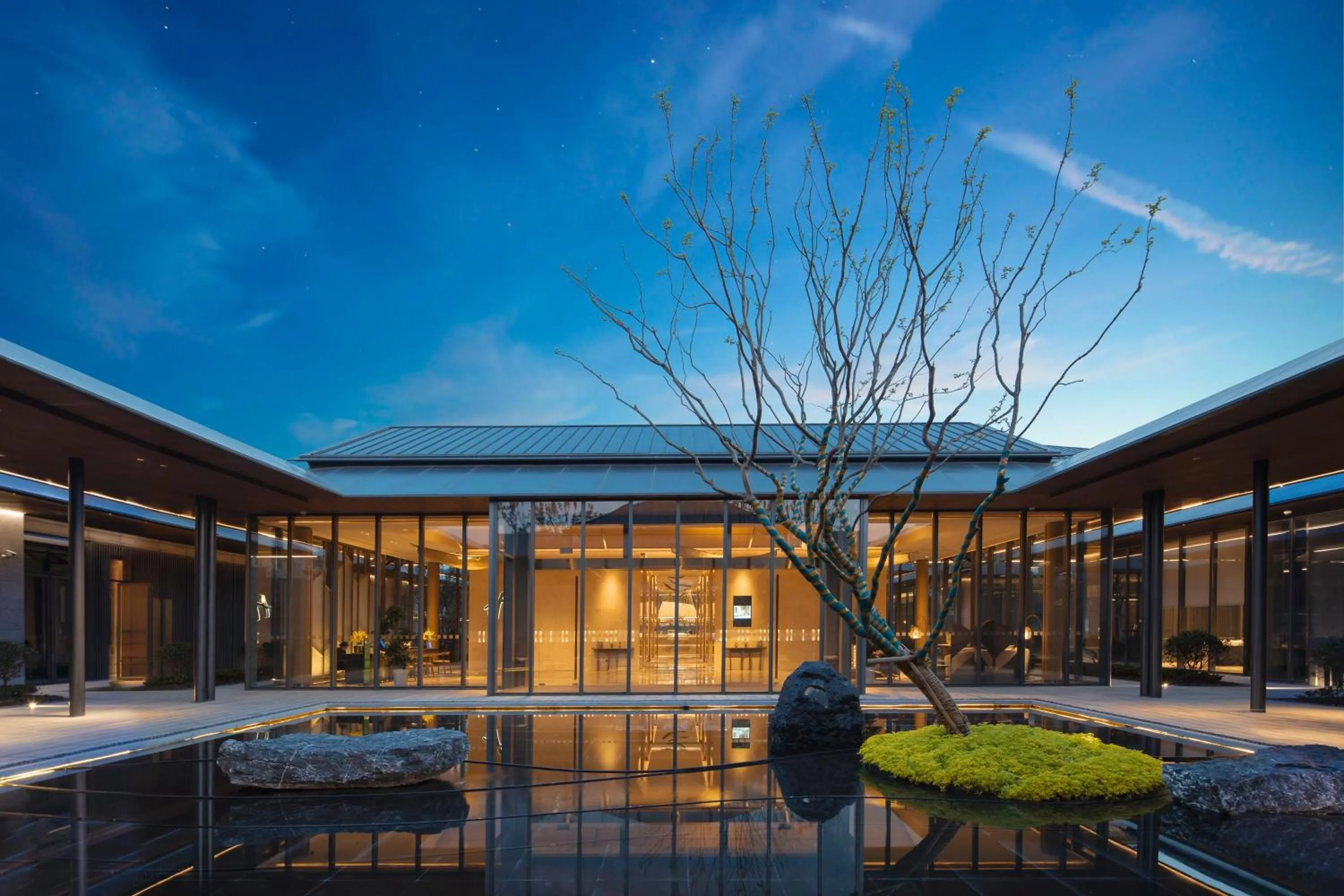 Property Building in Holiday Inn Deqing Xinshi Ancient Town, an IHG Hotel