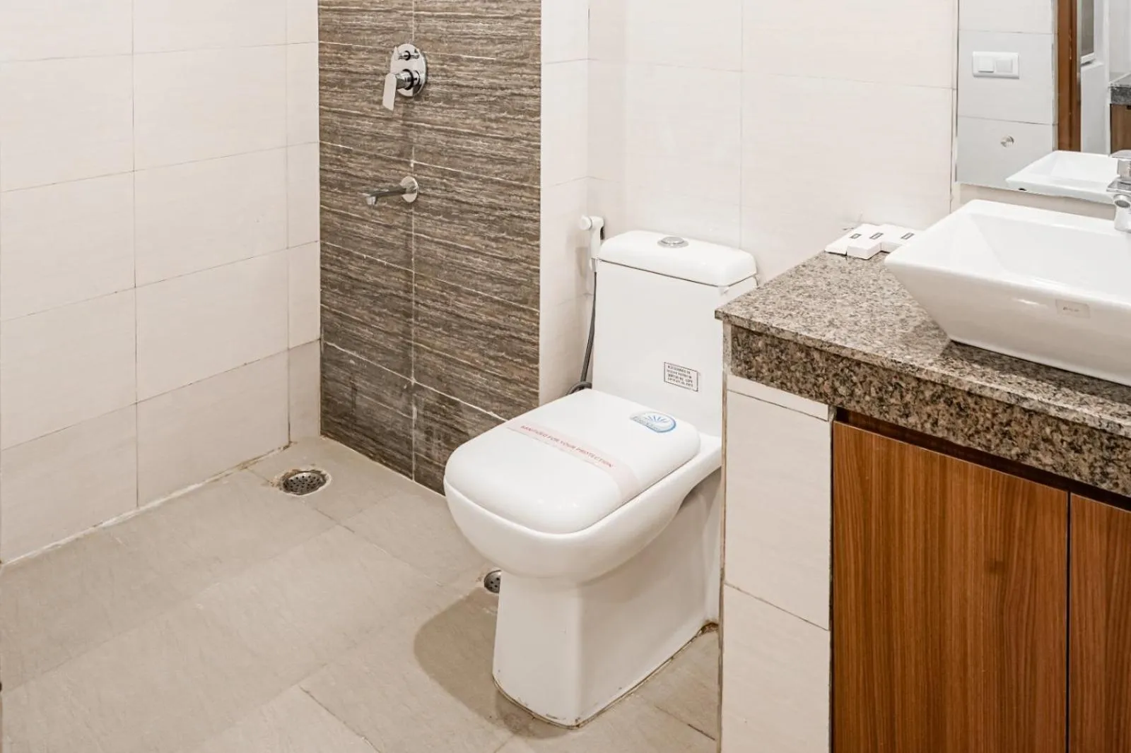 Bathroom in Amahi Inn I Signature Towers